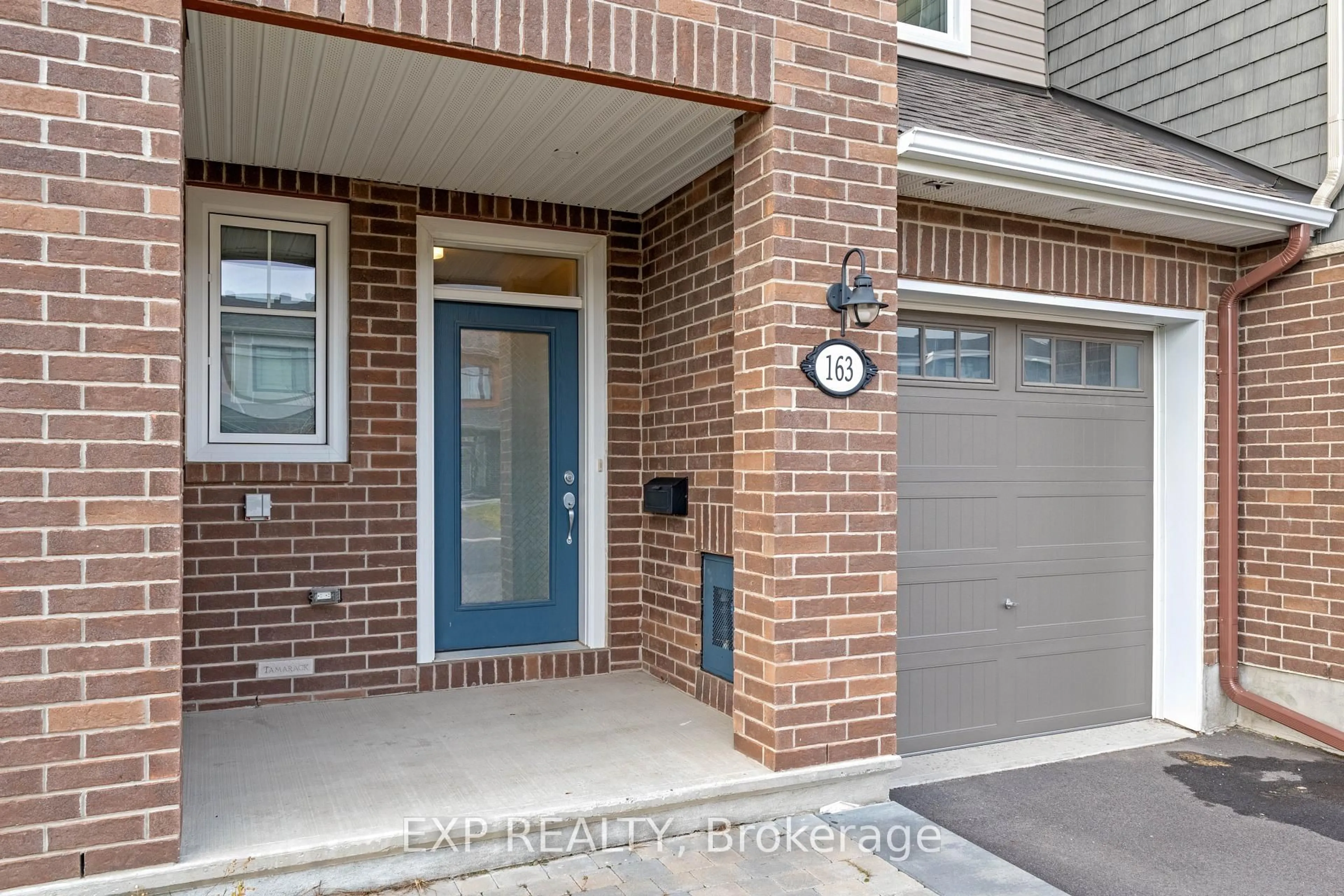 Indoor entryway for 163 Angelonia Cres, Ottawa Ontario K1T 3V9