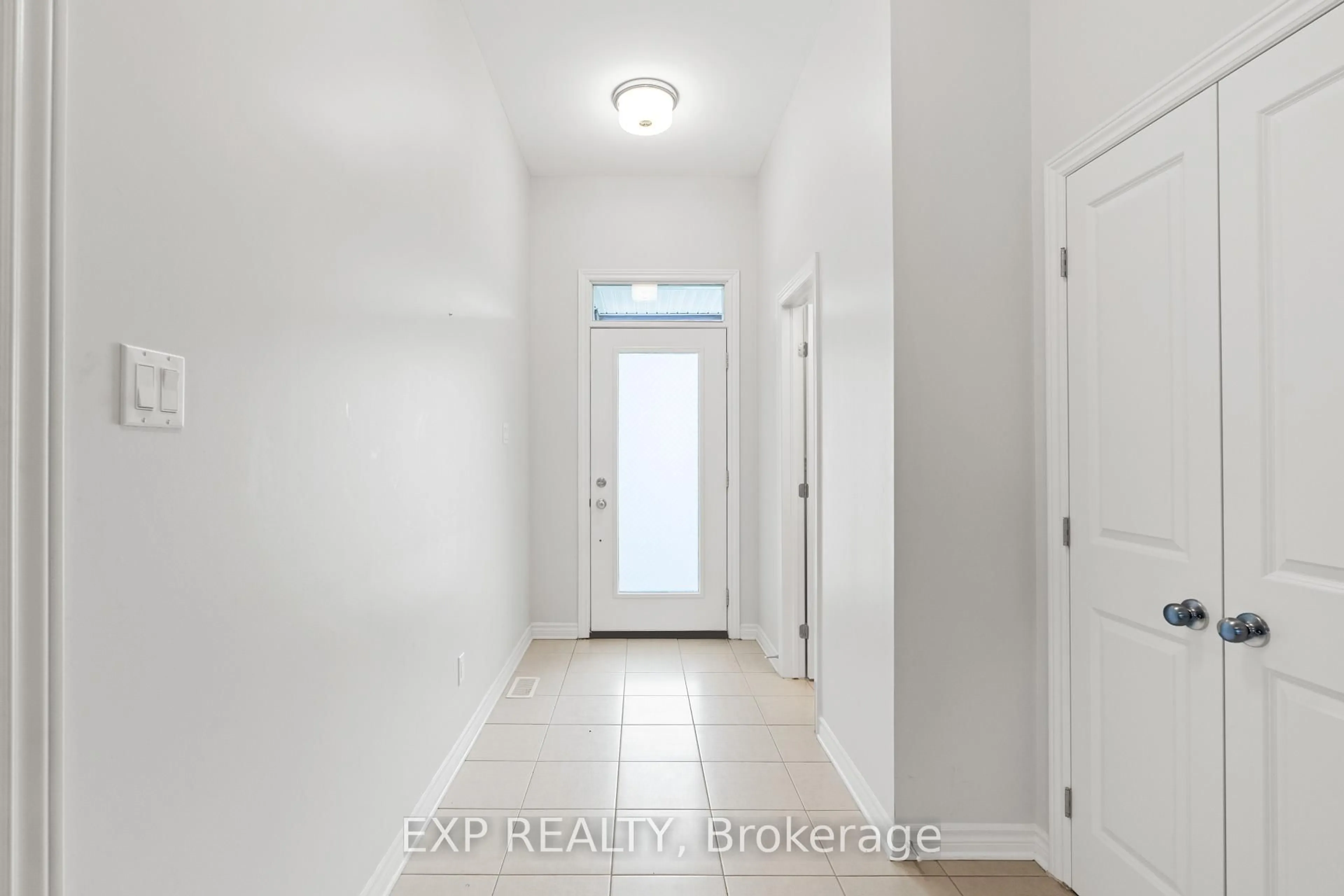 Indoor entryway for 163 Angelonia Cres, Ottawa Ontario K1T 3V9
