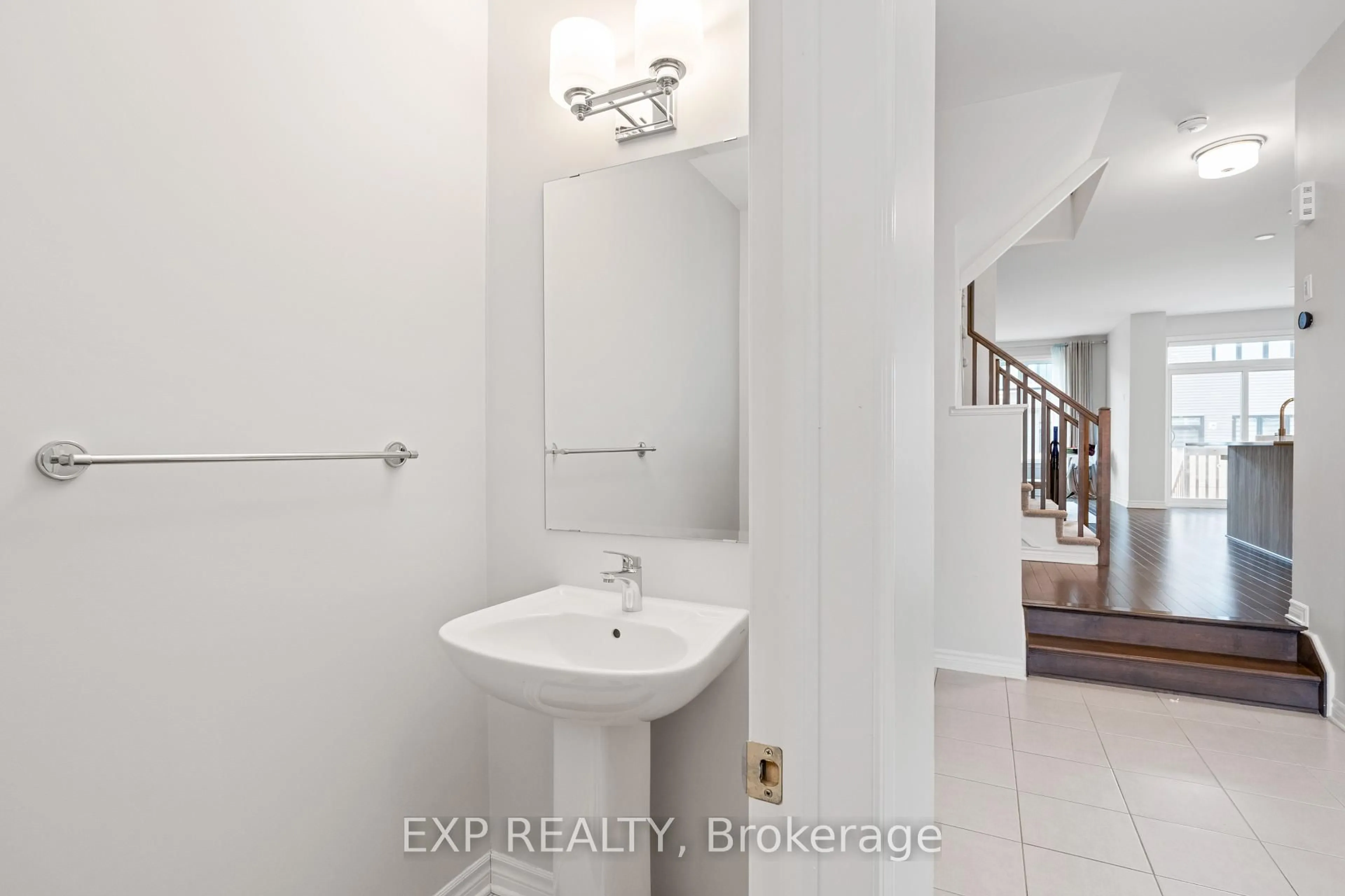 Standard bathroom, ceramic/tile floor for 163 Angelonia Cres, Ottawa Ontario K1T 3V9