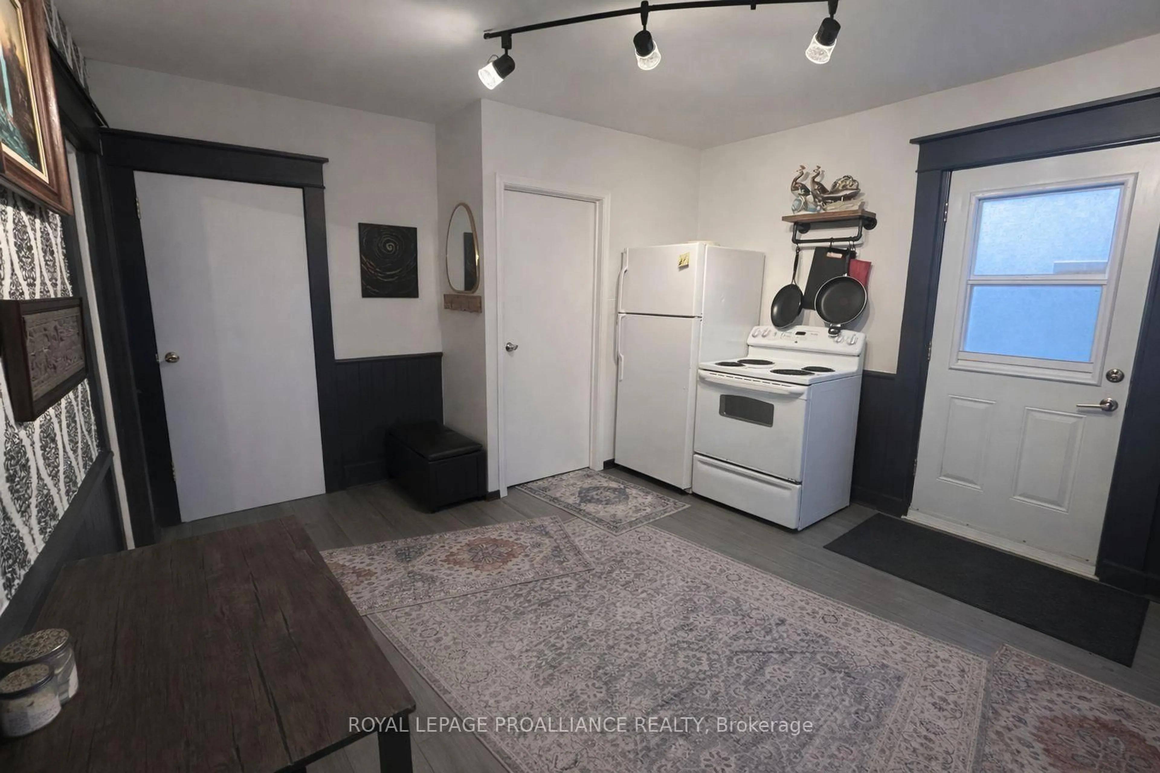 A pic of a room for 187-189 Byron St, Quinte West Ontario K8V 2Y7