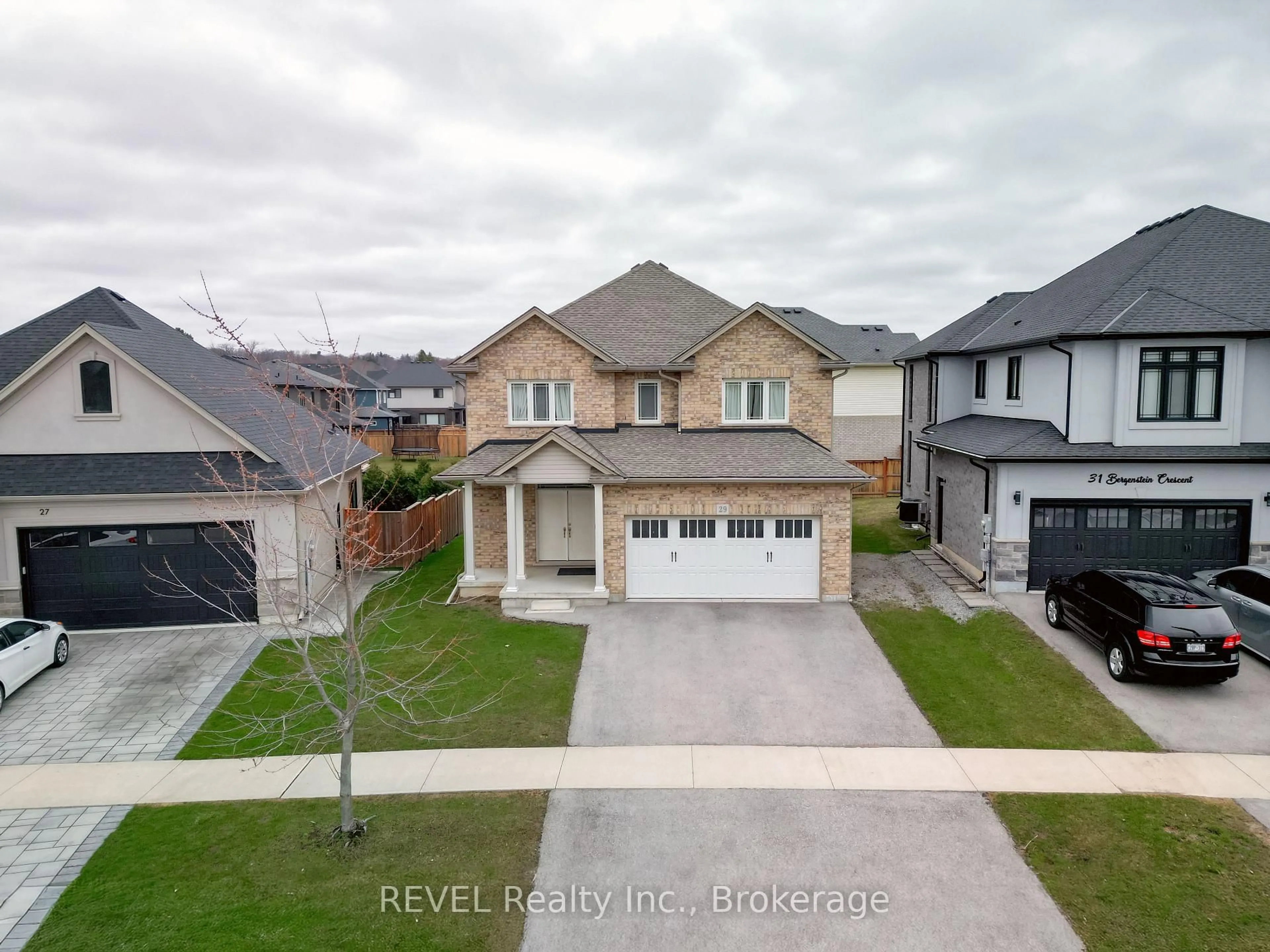 A pic from outside/outdoor area/front of a property/back of a property/a pic from drone, street for 29 BERGENSTEIN Cres, Pelham Ontario L0S 1E6