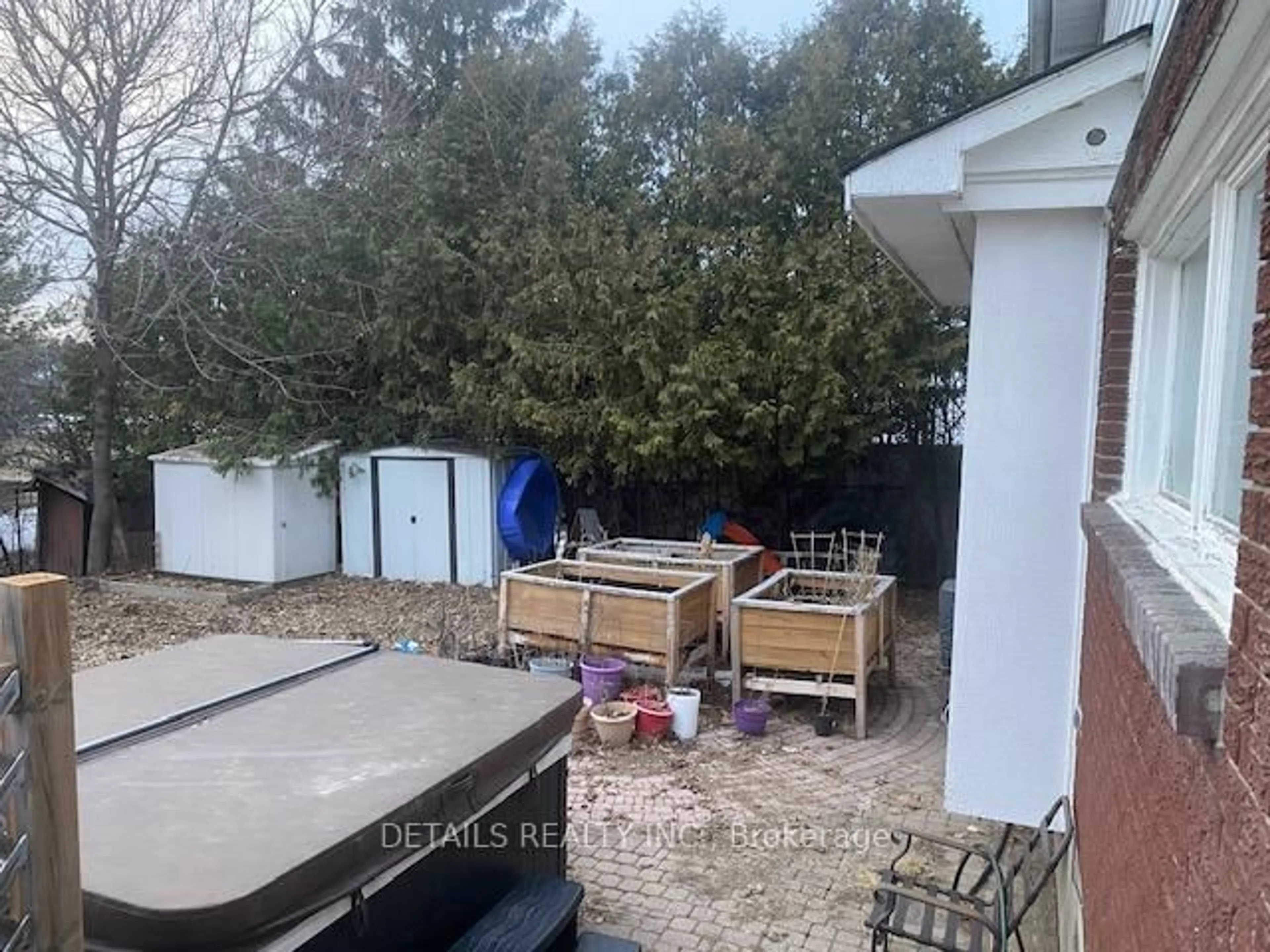 A pic from outside/outdoor area/front of a property/back of a property/a pic from drone, street for 46 BEAUMARIS Dr, Ottawa Ontario K2H 7K3
