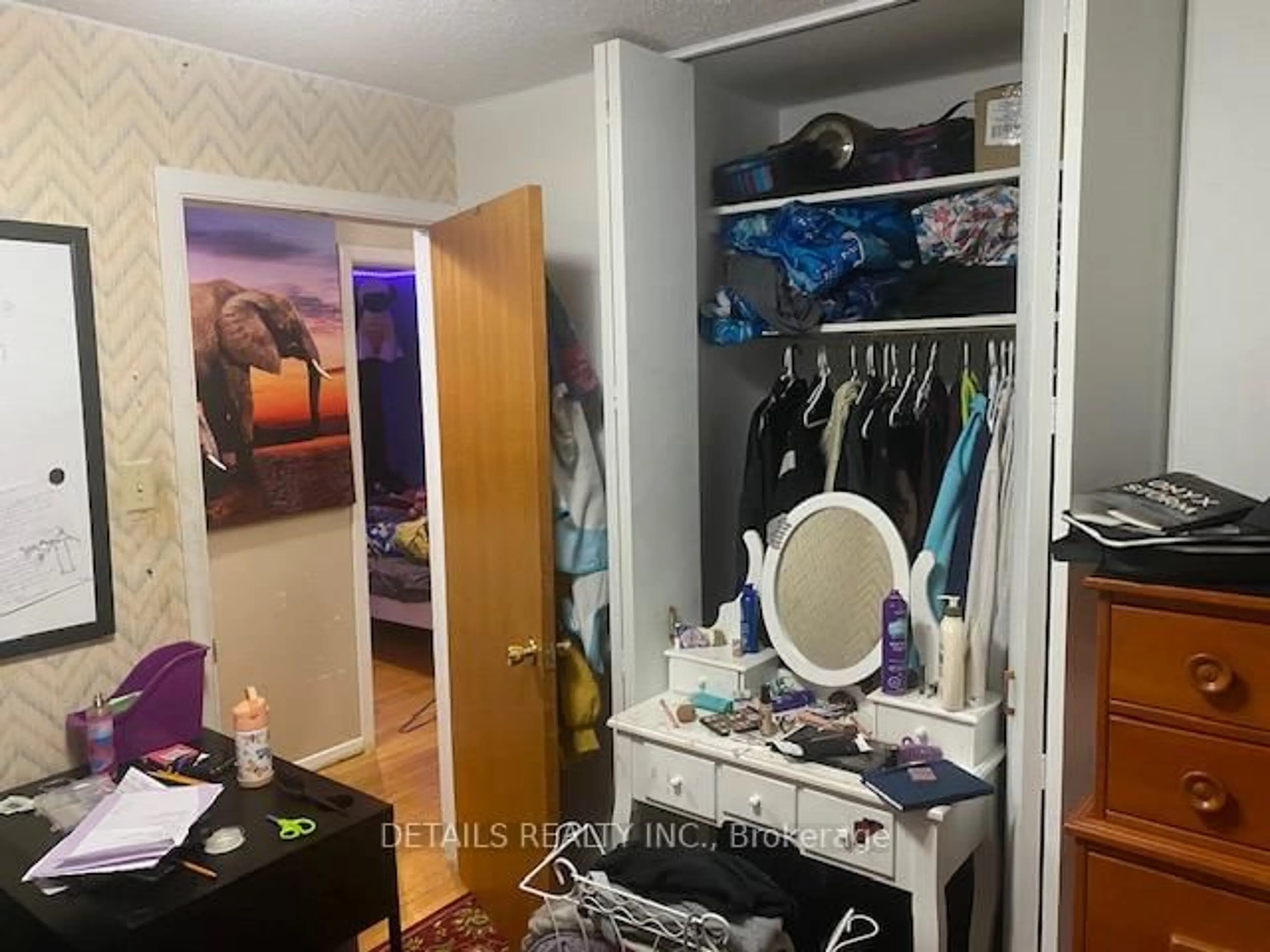 Storage room or clothes room or walk-in closet for 46 BEAUMARIS Dr, Ottawa Ontario K2H 7K3