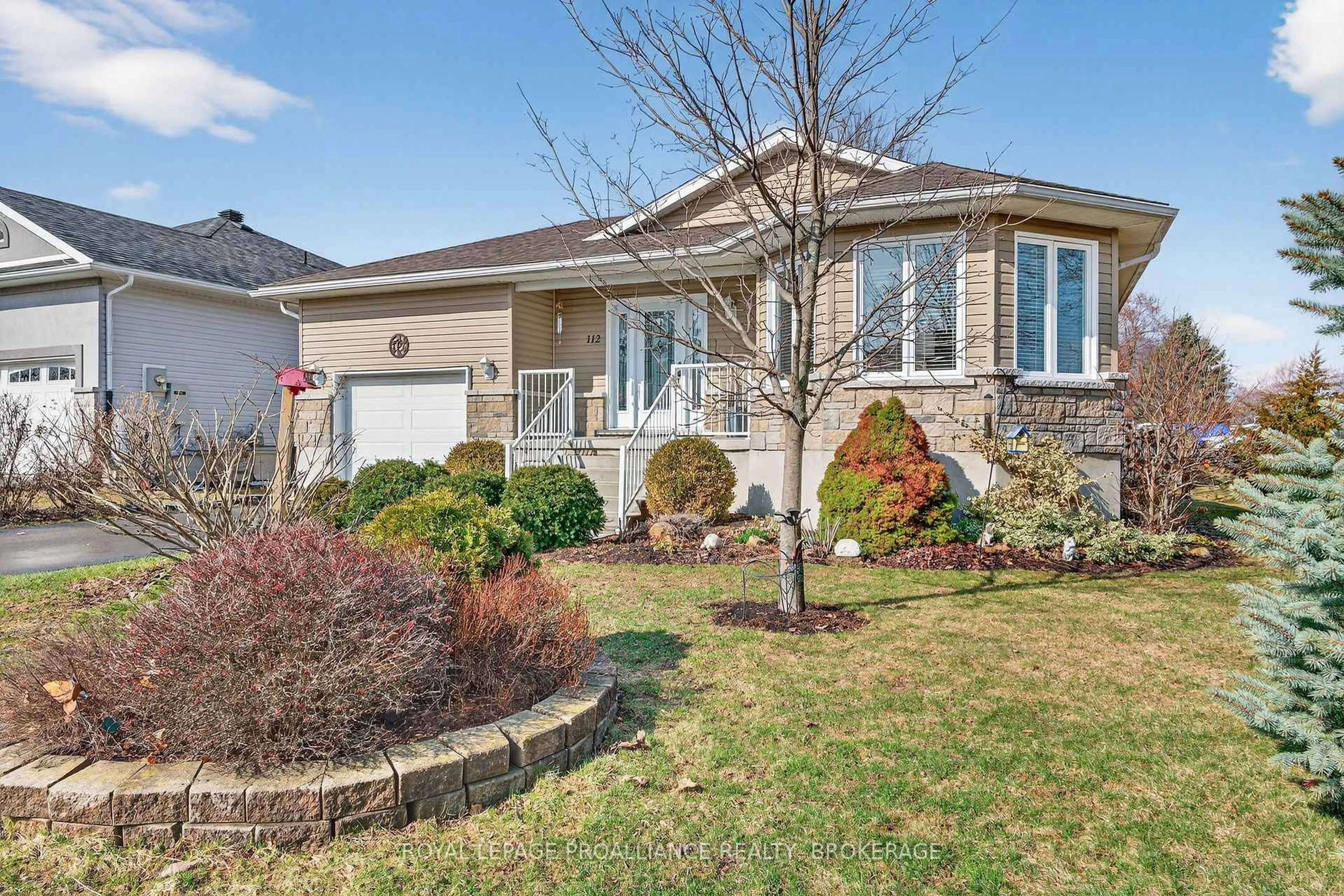 Home with vinyl exterior material, street for 112 Maplecroft Crt, Gananoque Ontario K7G 0A6