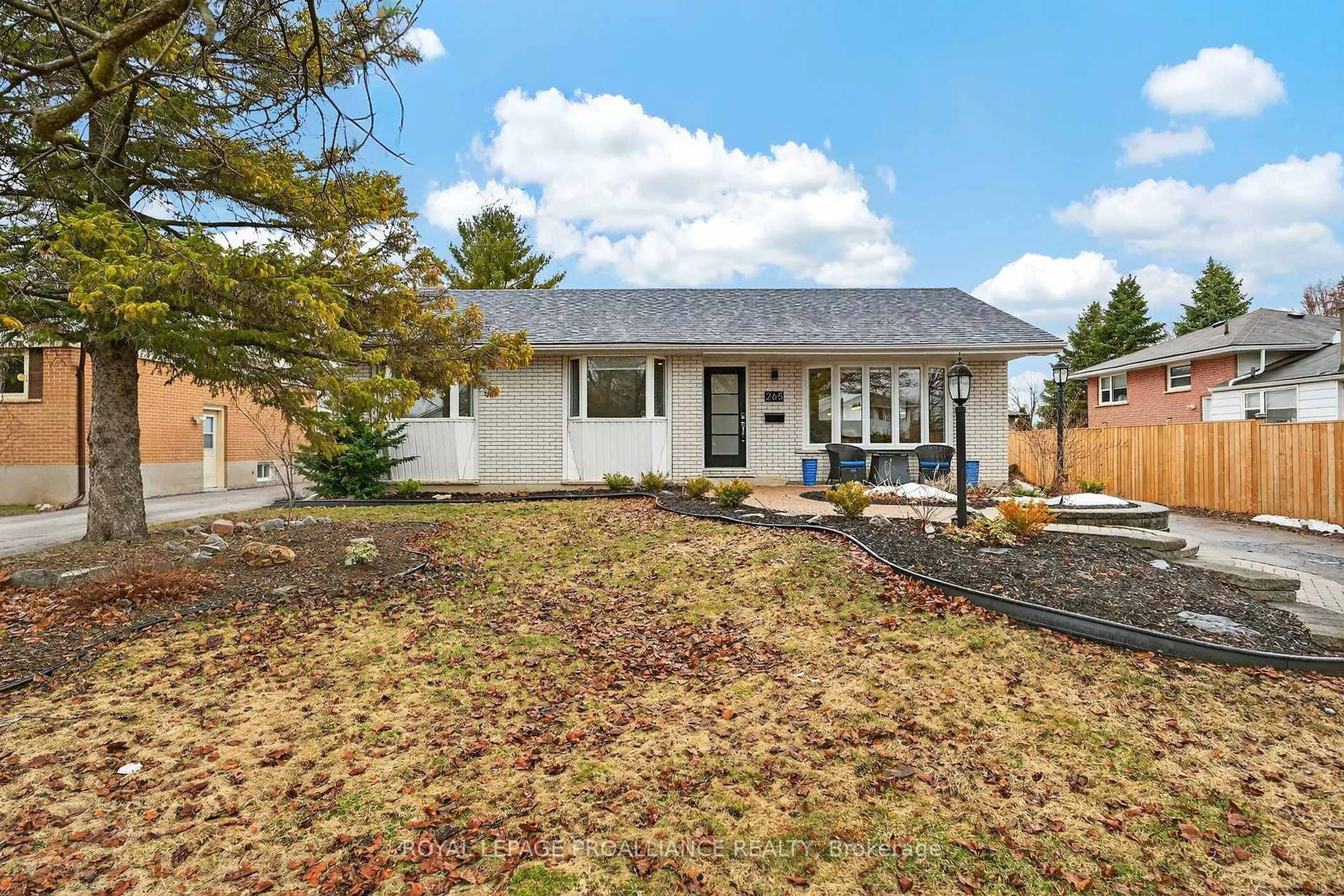 Unknown for 265 College St, Belleville Ontario K8P 2H7