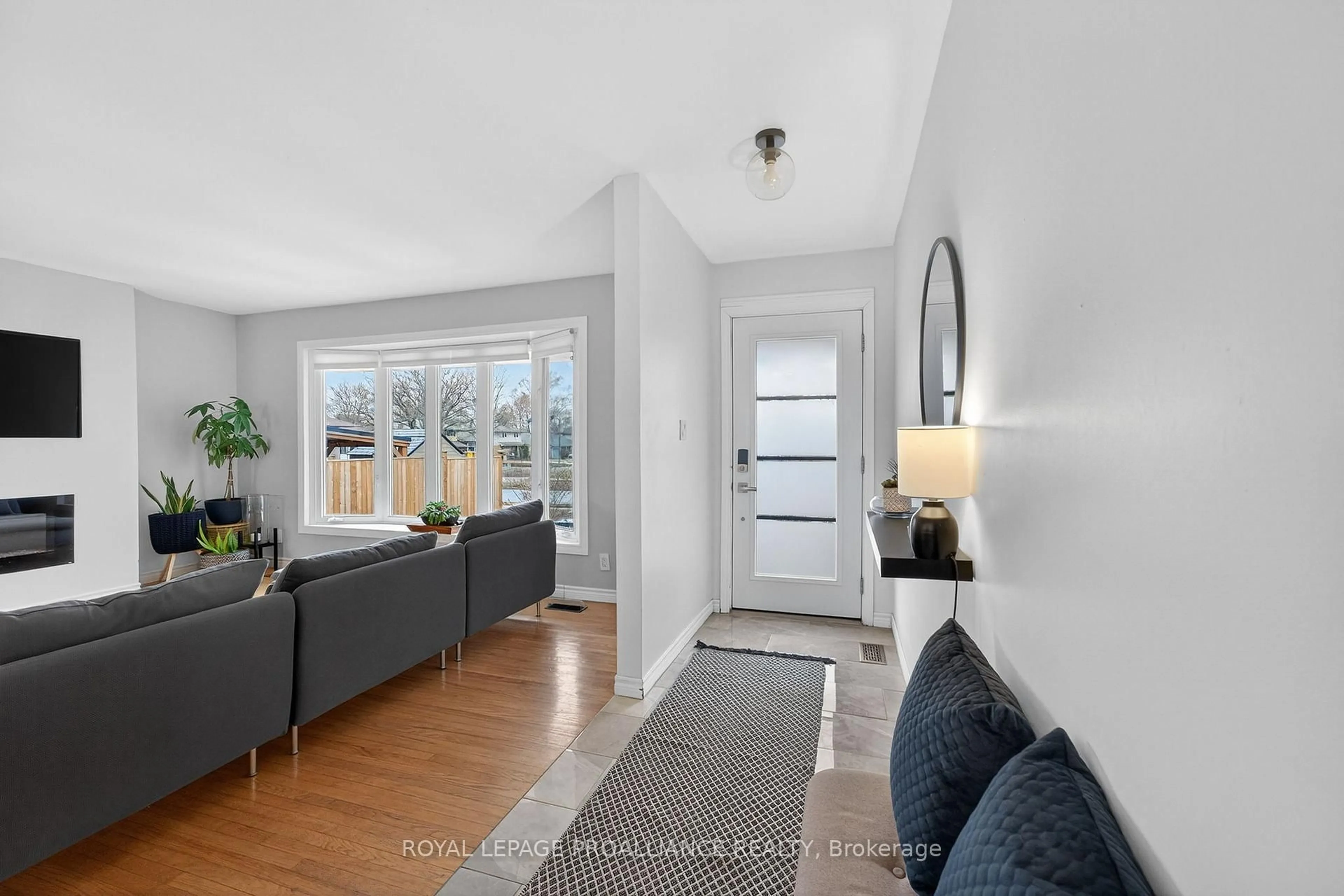 Indoor entryway for 265 College St, Belleville Ontario K8P 2H7