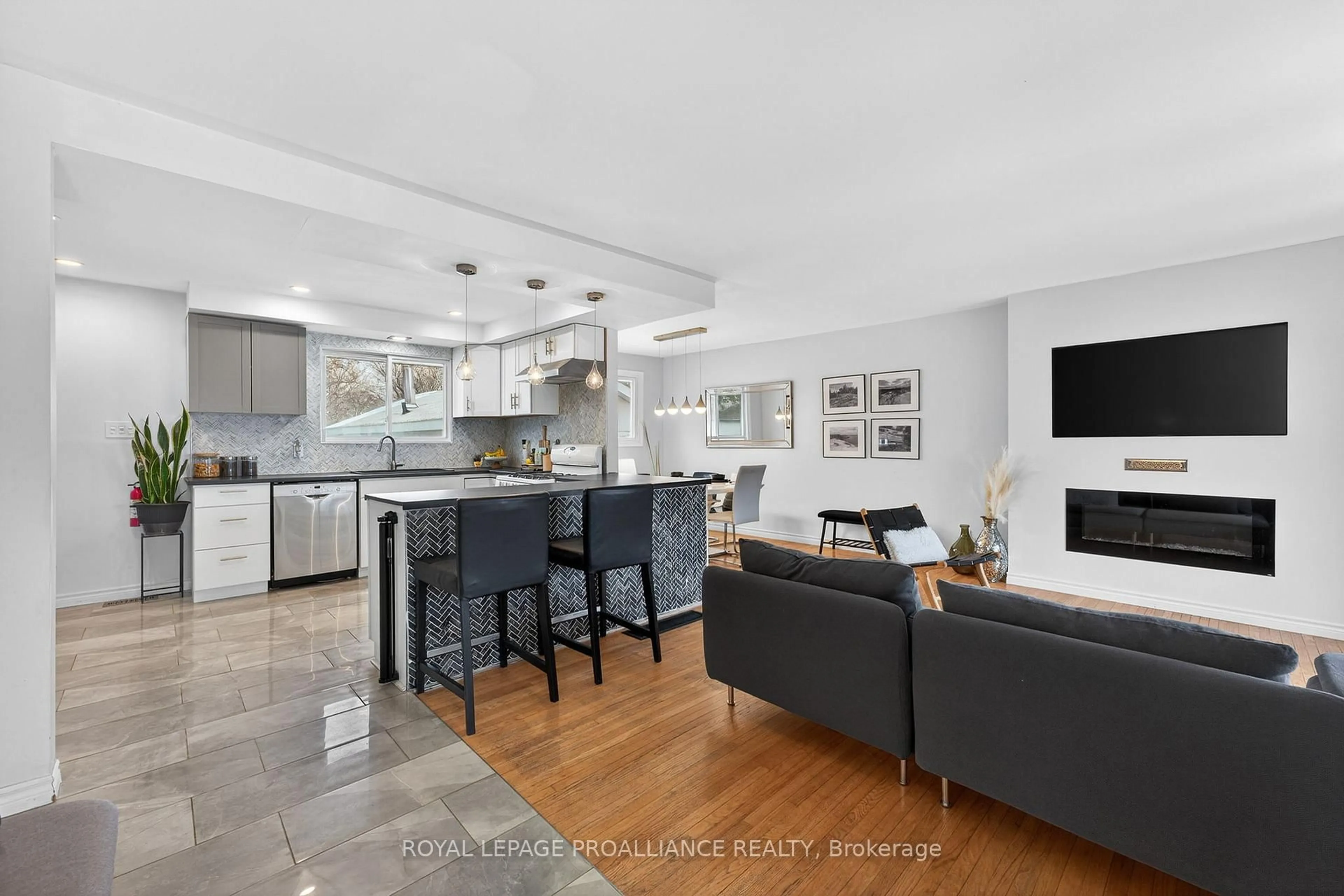 Open concept kitchen, ceramic/tile floor for 265 College St, Belleville Ontario K8P 2H7