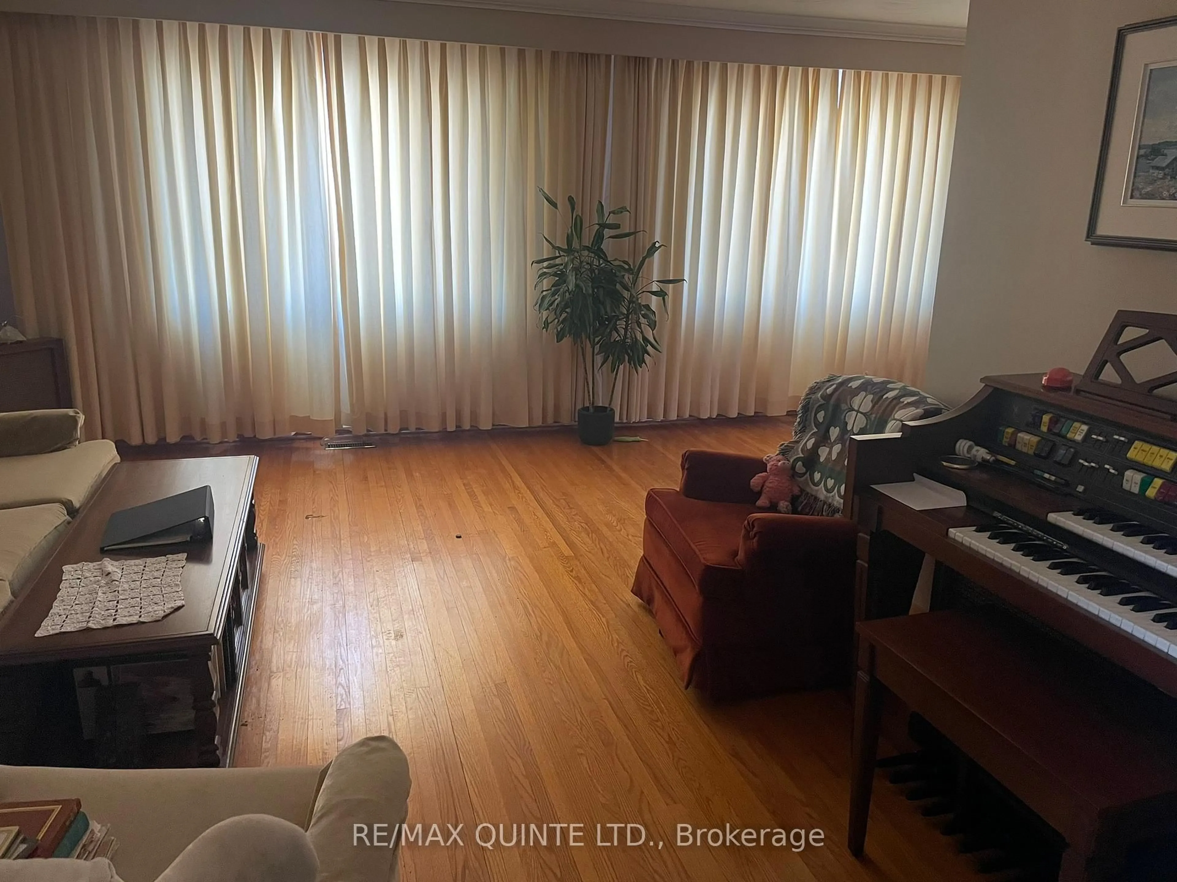 A pic of a room for 16 Belvedere Rd, Quinte West Ontario K8V 4A7