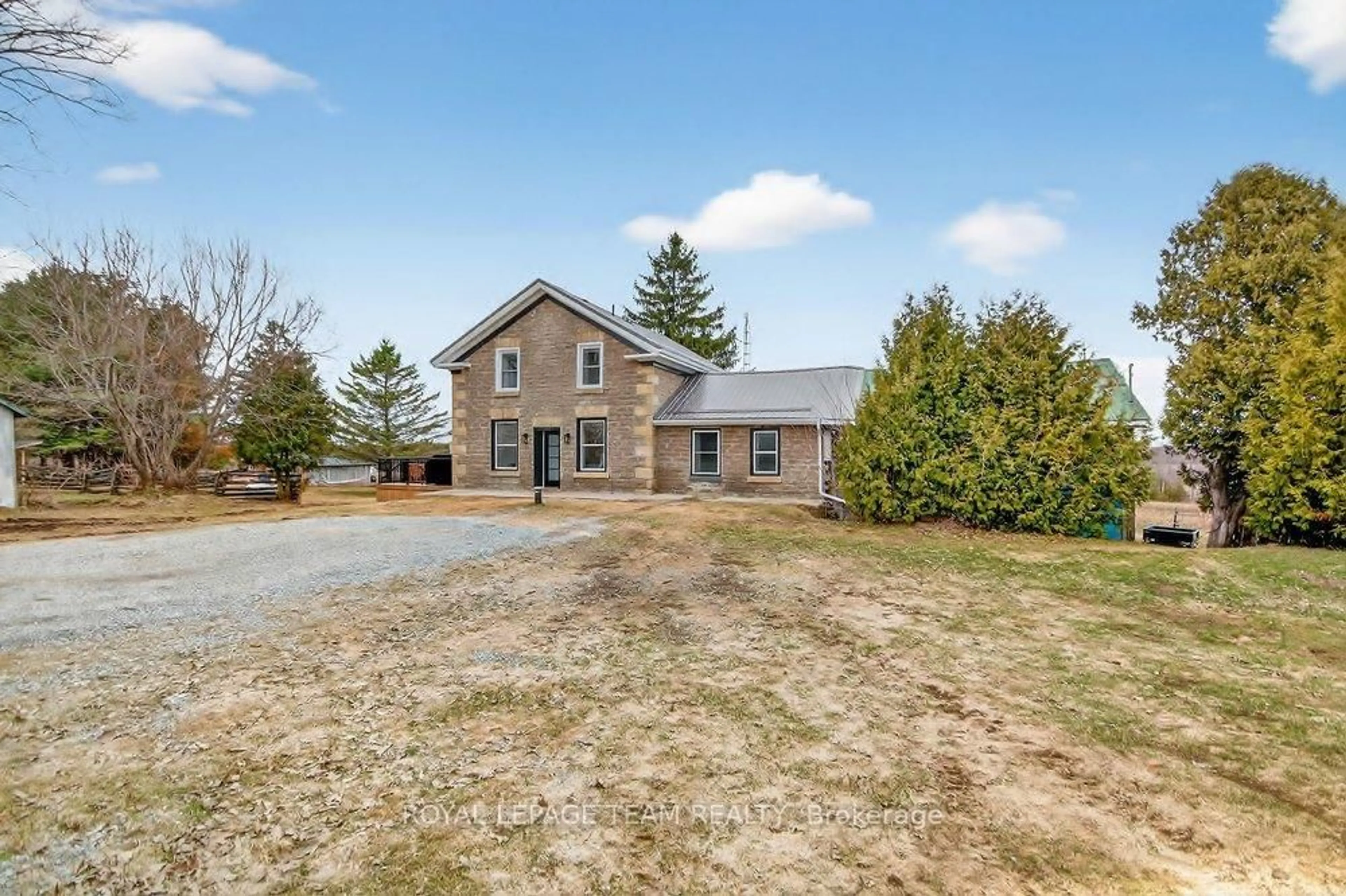 A pic from outside/outdoor area/front of a property/back of a property/a pic from drone, building for 3201 Groulx Rd, Rideau Lakes Ontario K0G 1V0