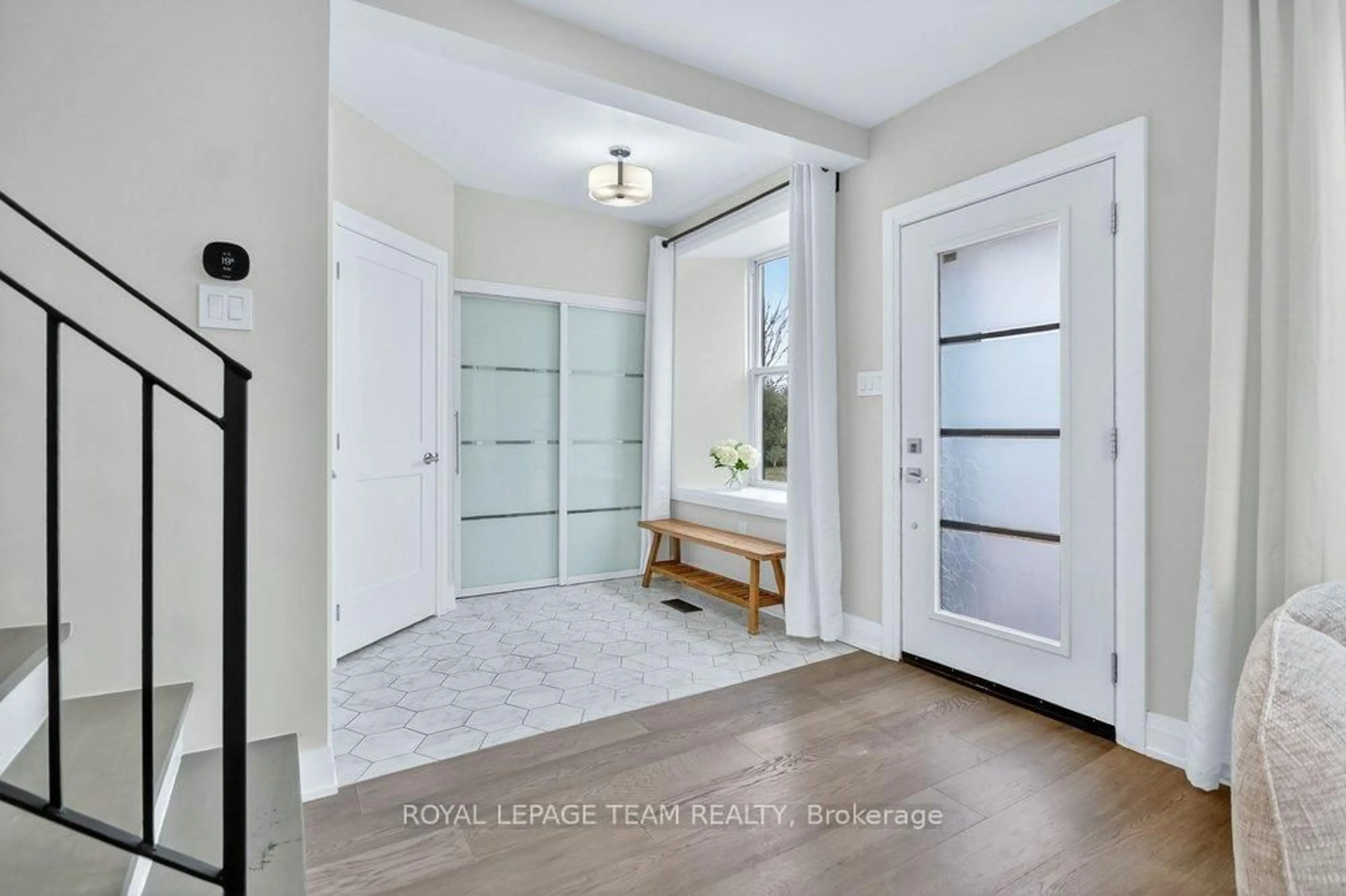 Indoor entryway for 3201 Groulx Rd, Rideau Lakes Ontario K0G 1V0