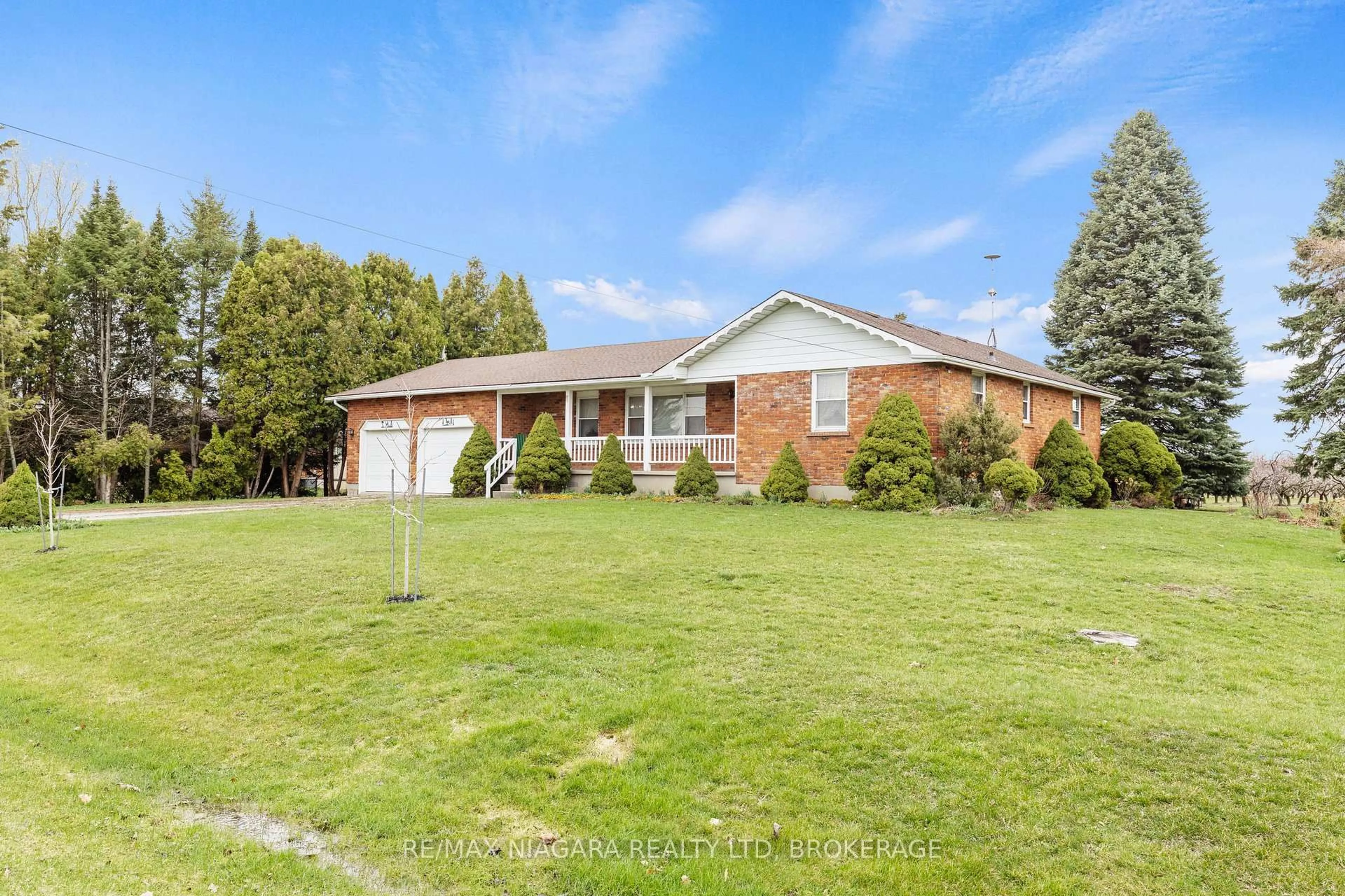 A pic from outside/outdoor area/front of a property/back of a property/a pic from drone, unknown for 1458 Line 6 Rd, Niagara-on-the-Lake Ontario L0S 1J0