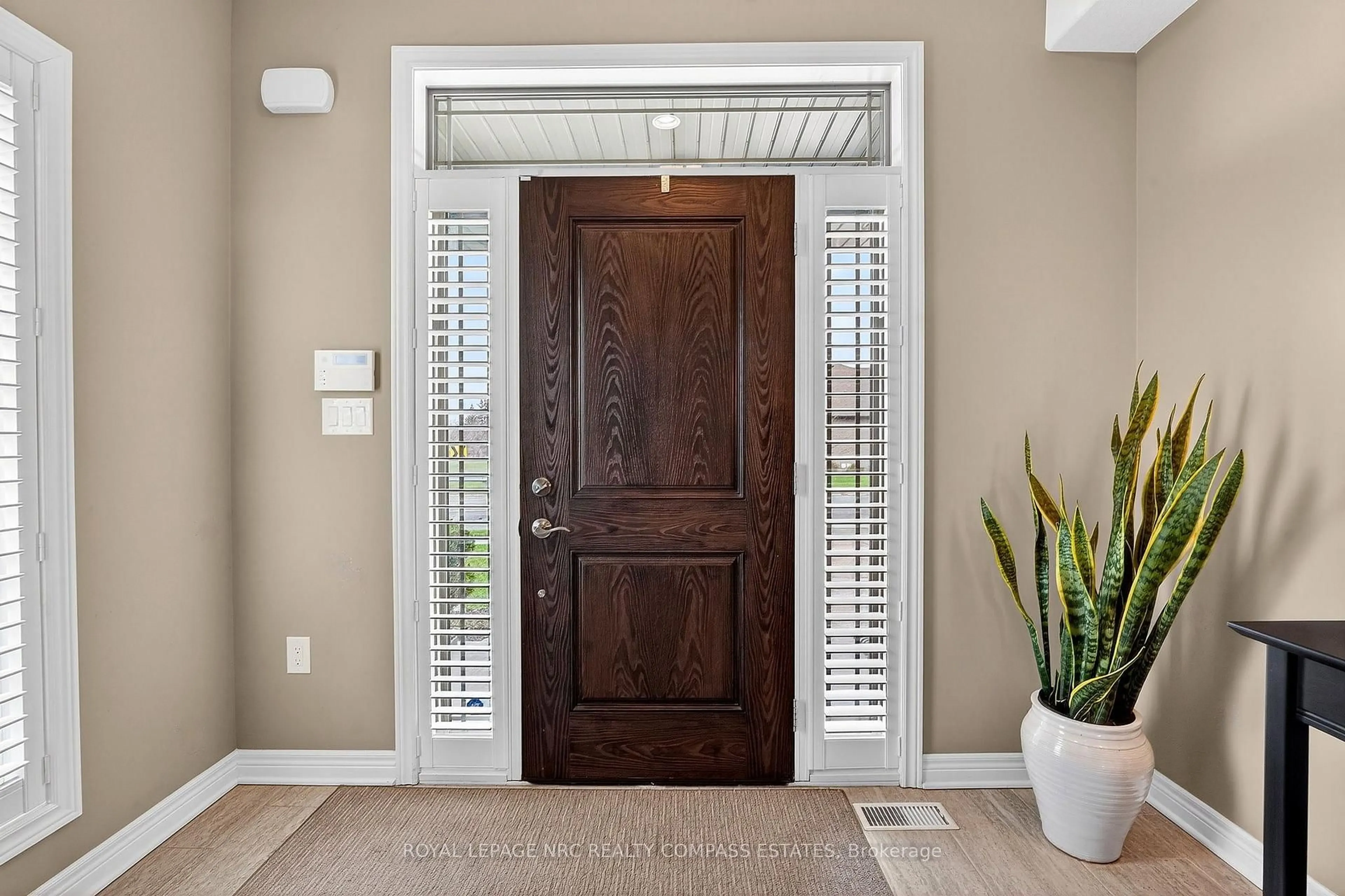 Indoor entryway for 4776 Victor Dr, Niagara Falls Ontario L2E 0B2