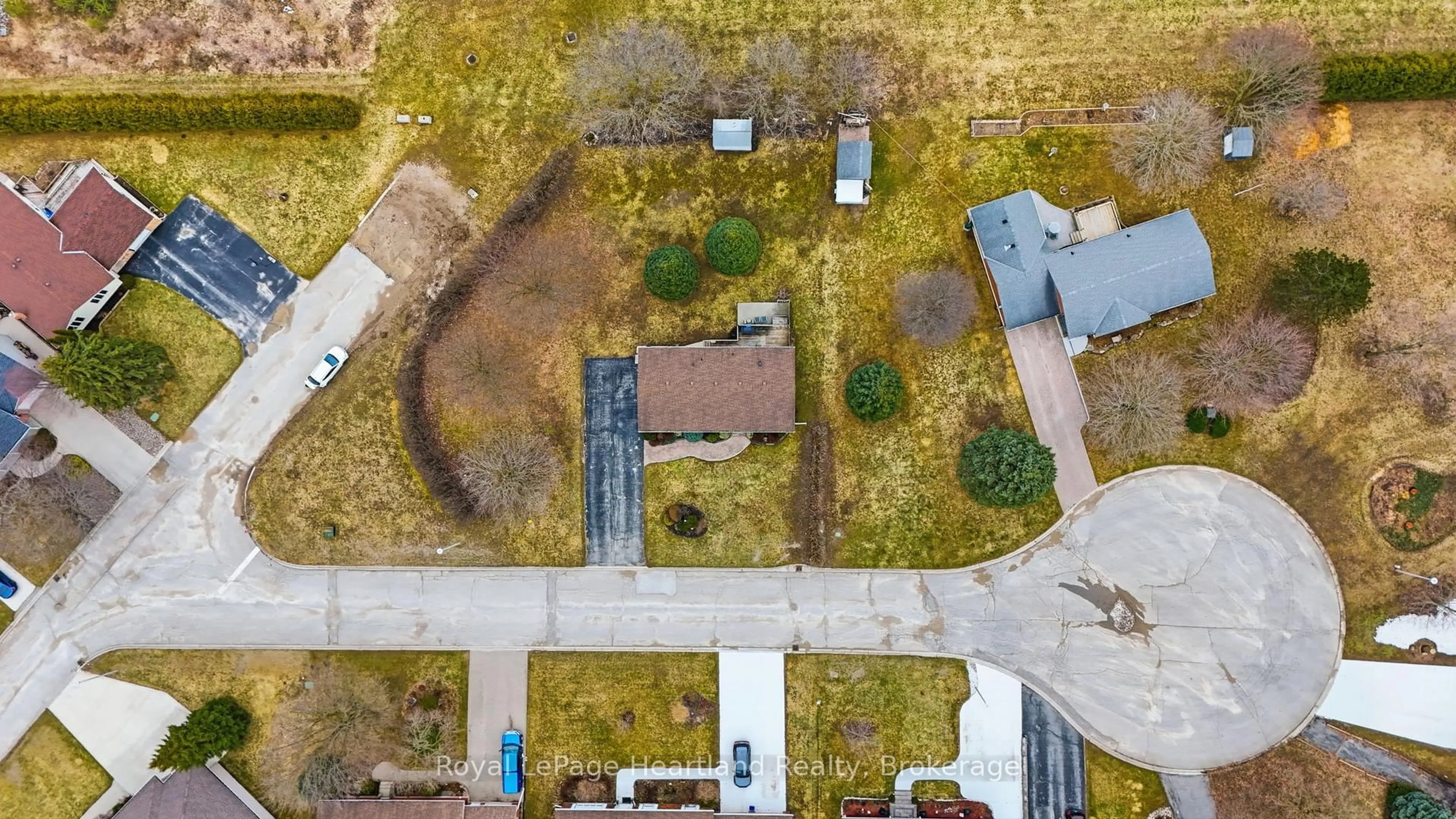A pic from outside/outdoor area/front of a property/back of a property/a pic from drone, street for 284 MANOR Rd, North Huron Ontario N0G 2W0