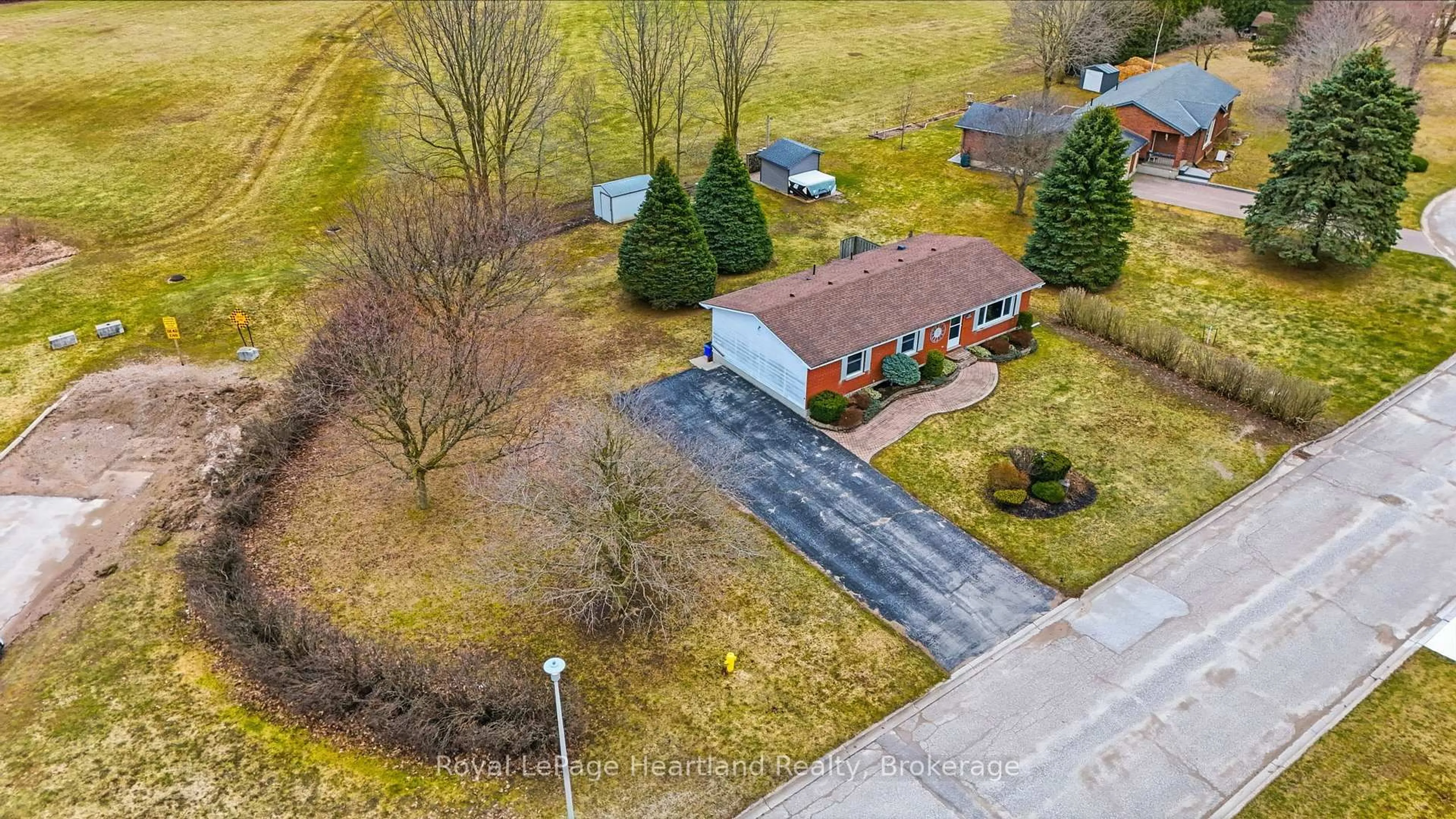 A pic from outside/outdoor area/front of a property/back of a property/a pic from drone, street for 284 MANOR Rd, North Huron Ontario N0G 2W0