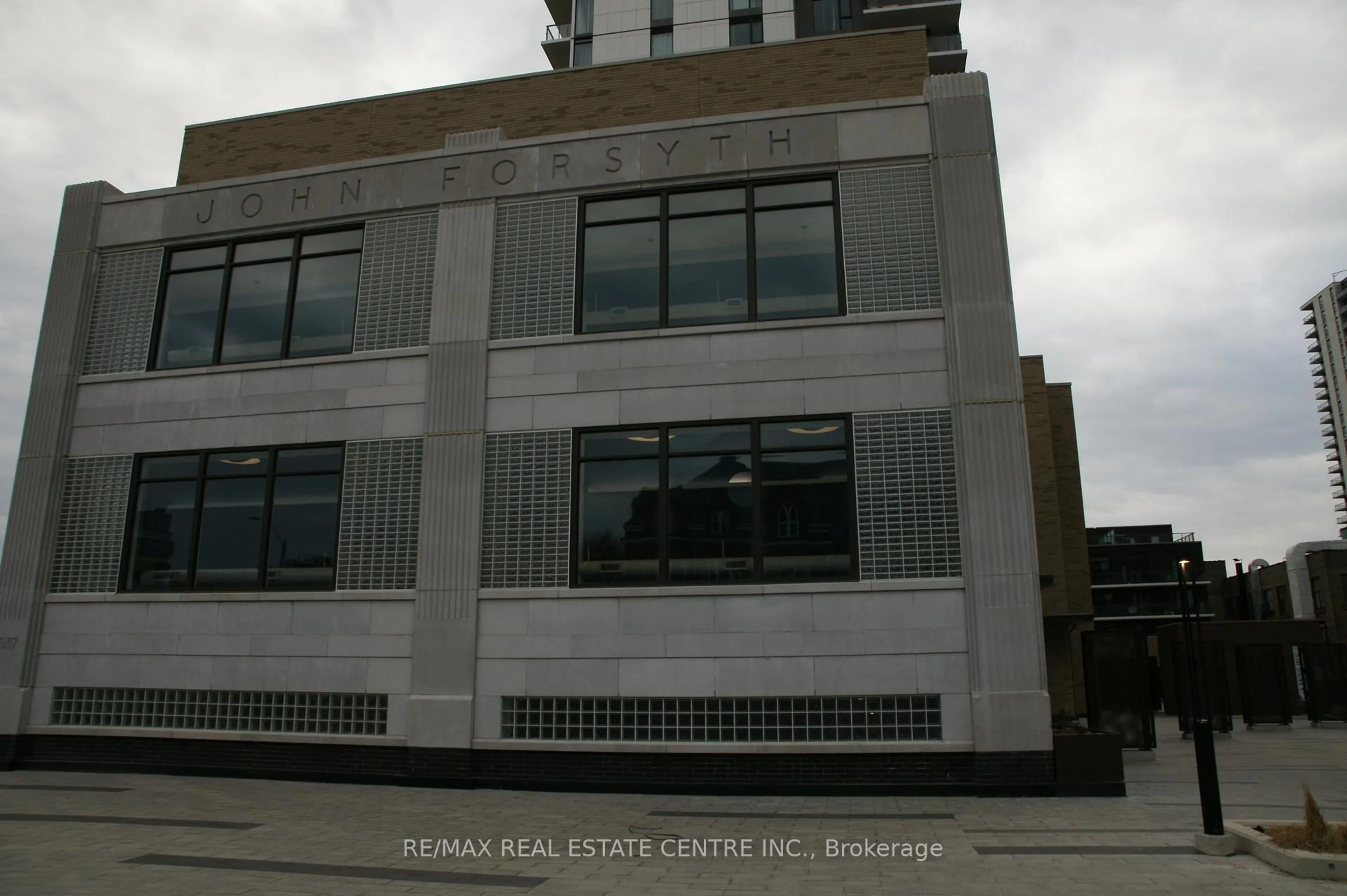 Blurry image for 55 Duke St, Kitchener Ontario N2X 3H9