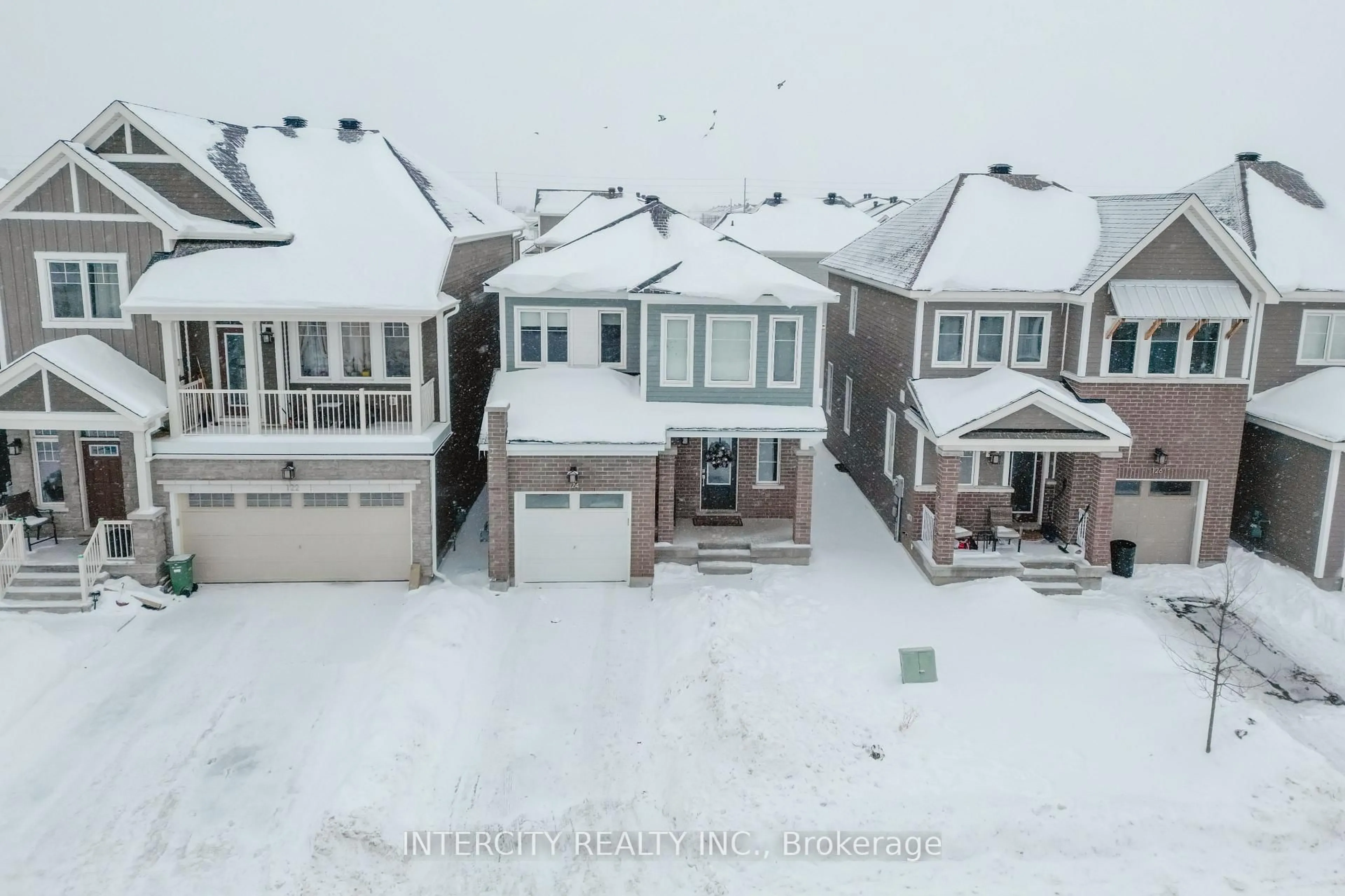A pic from outside/outdoor area/front of a property/back of a property/a pic from drone, street for 124 Hackamore Cres, Richmond Ontario K0A 2Z0