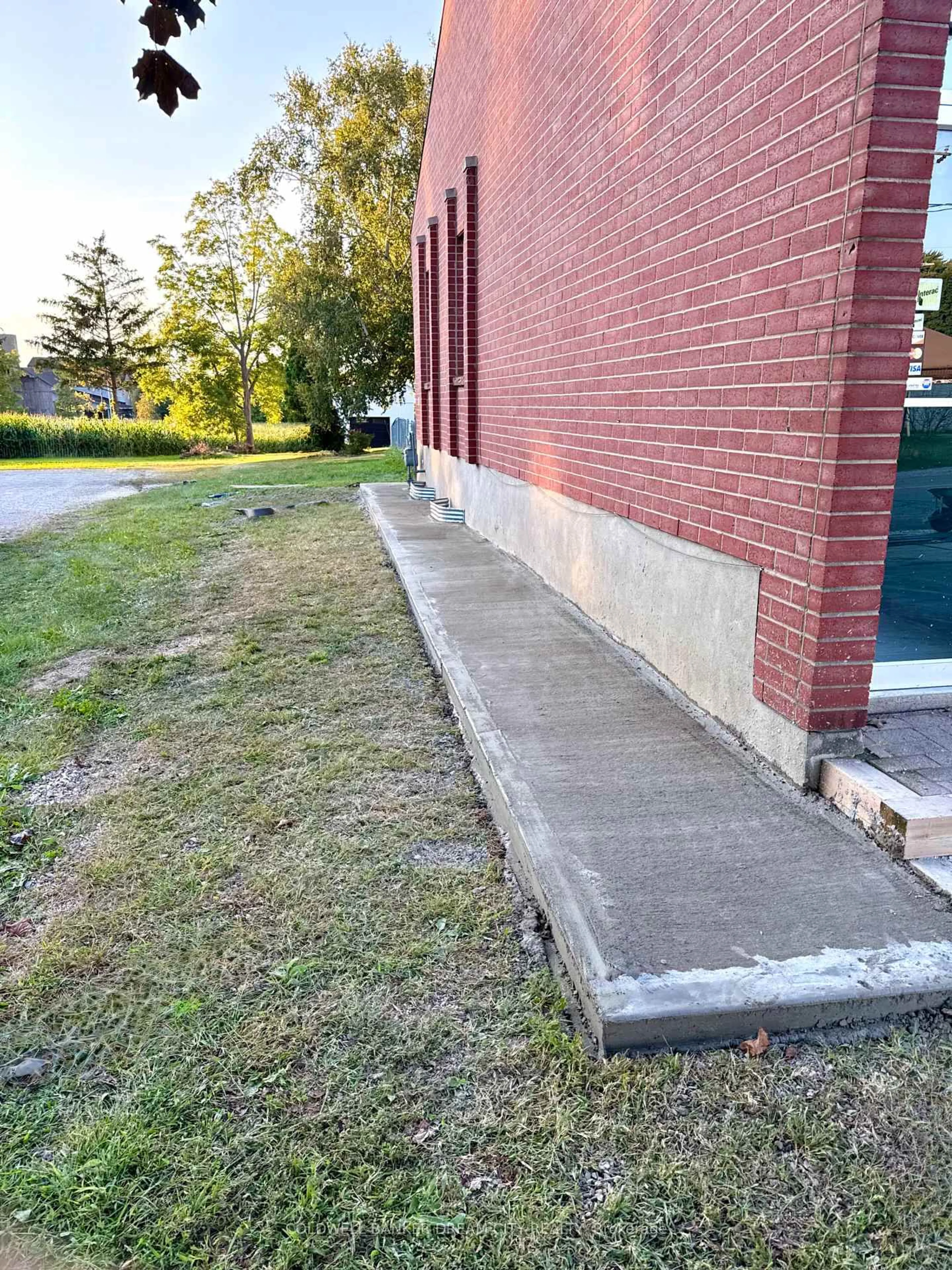 Patio, building for 93 Main St, Chatham-Kent Ontario N0P 1T0