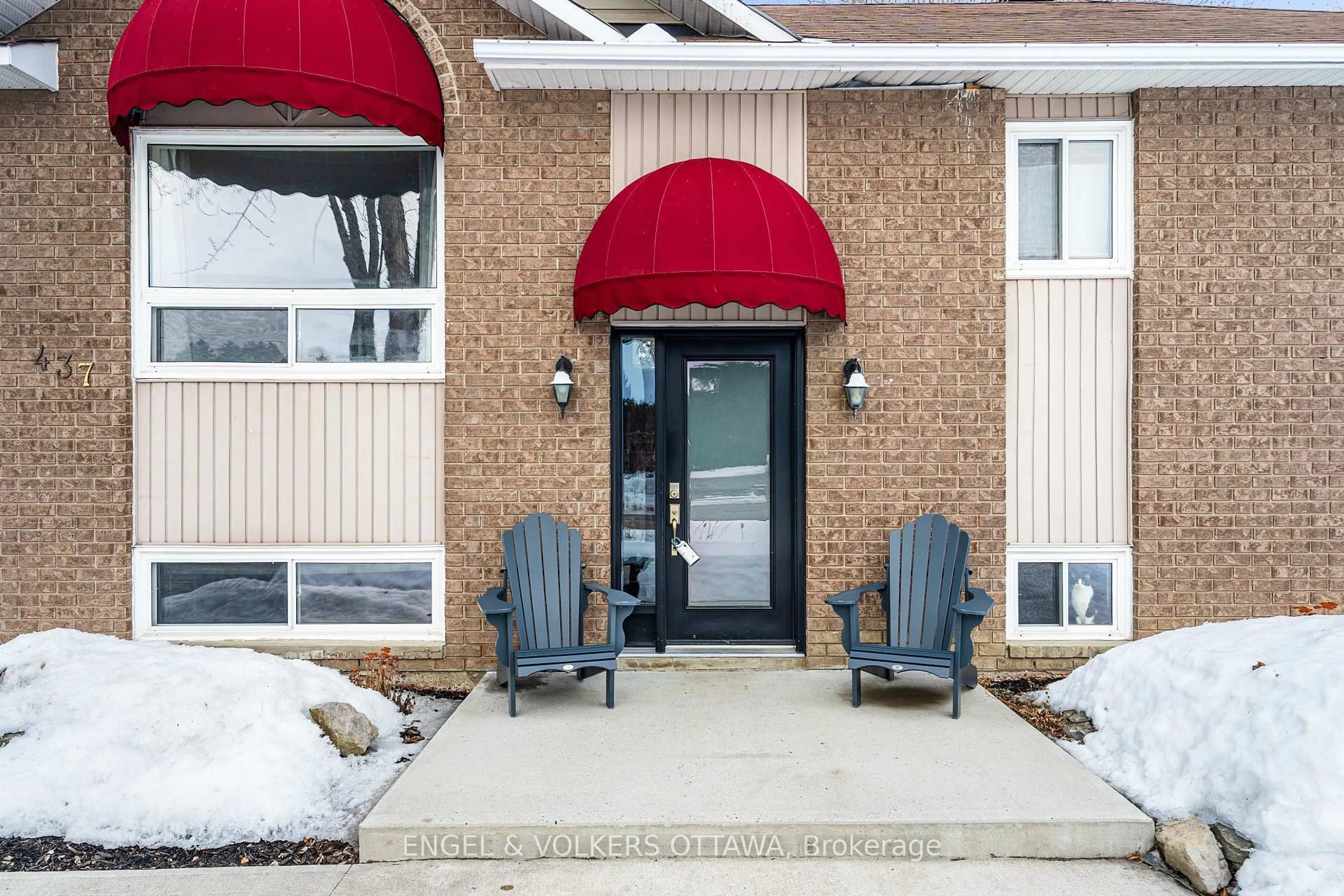 Indoor foyer for 2437 Henri Menard Crt, Clarence-Rockland Ontario K0A 2A0