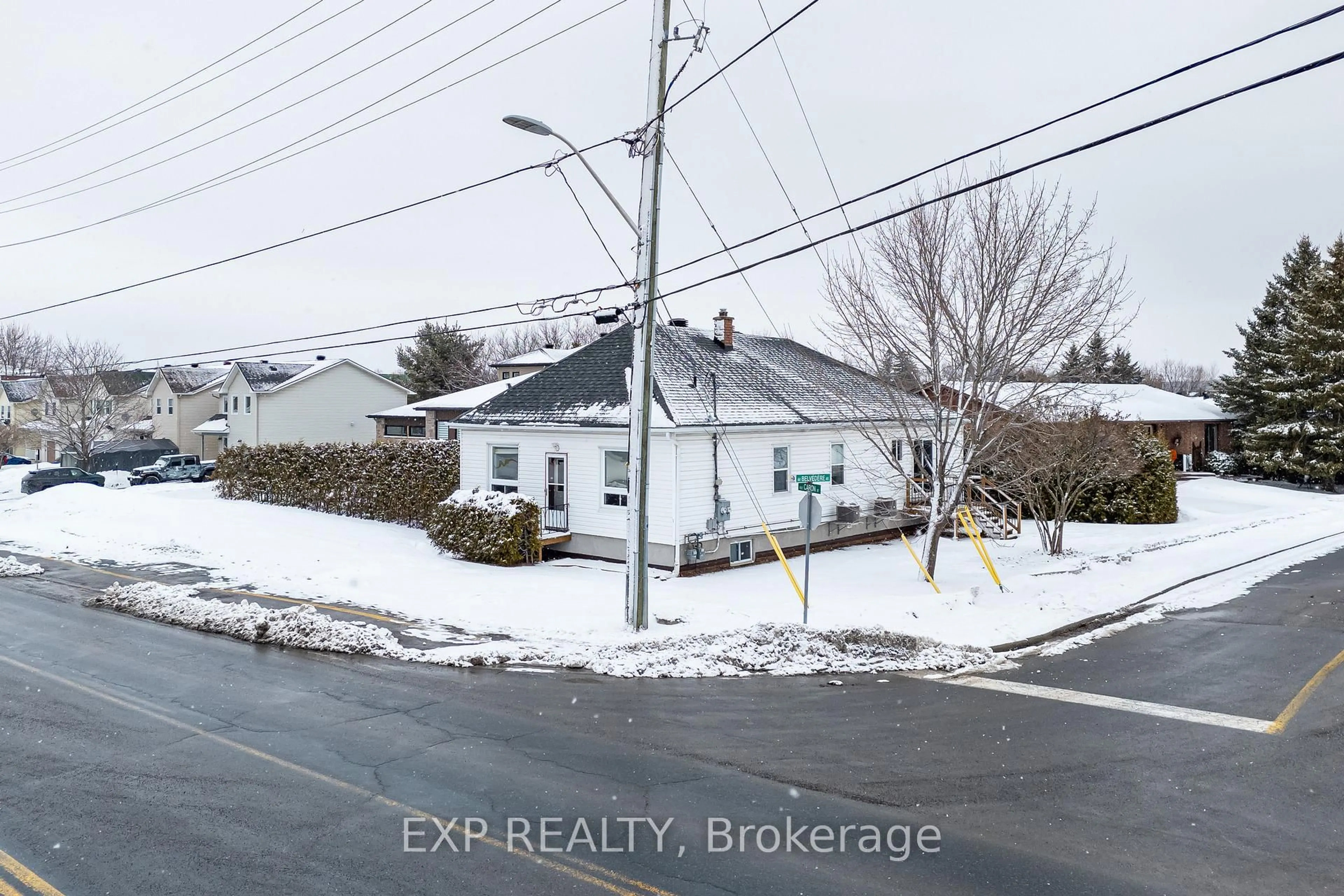 A pic from outside/outdoor area/front of a property/back of a property/a pic from drone, street for 869 Caron St, Clarence-Rockland Ontario K4K 1H1