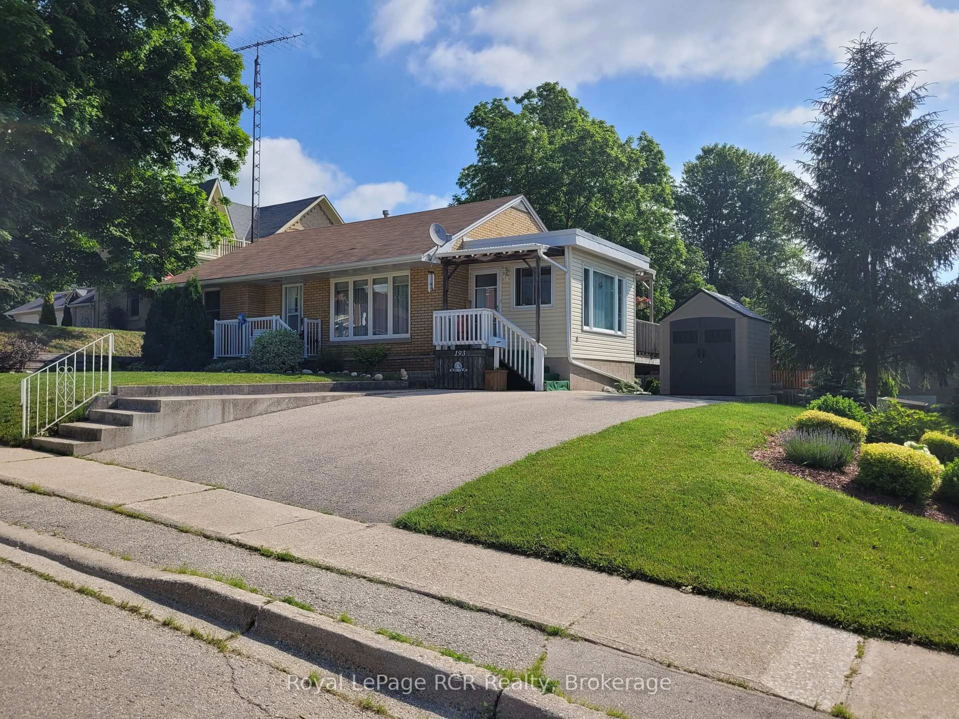 A pic from outside/outdoor area/front of a property/back of a property/a pic from drone, street for 193 Albert St, West Grey Ontario N0G 1R0