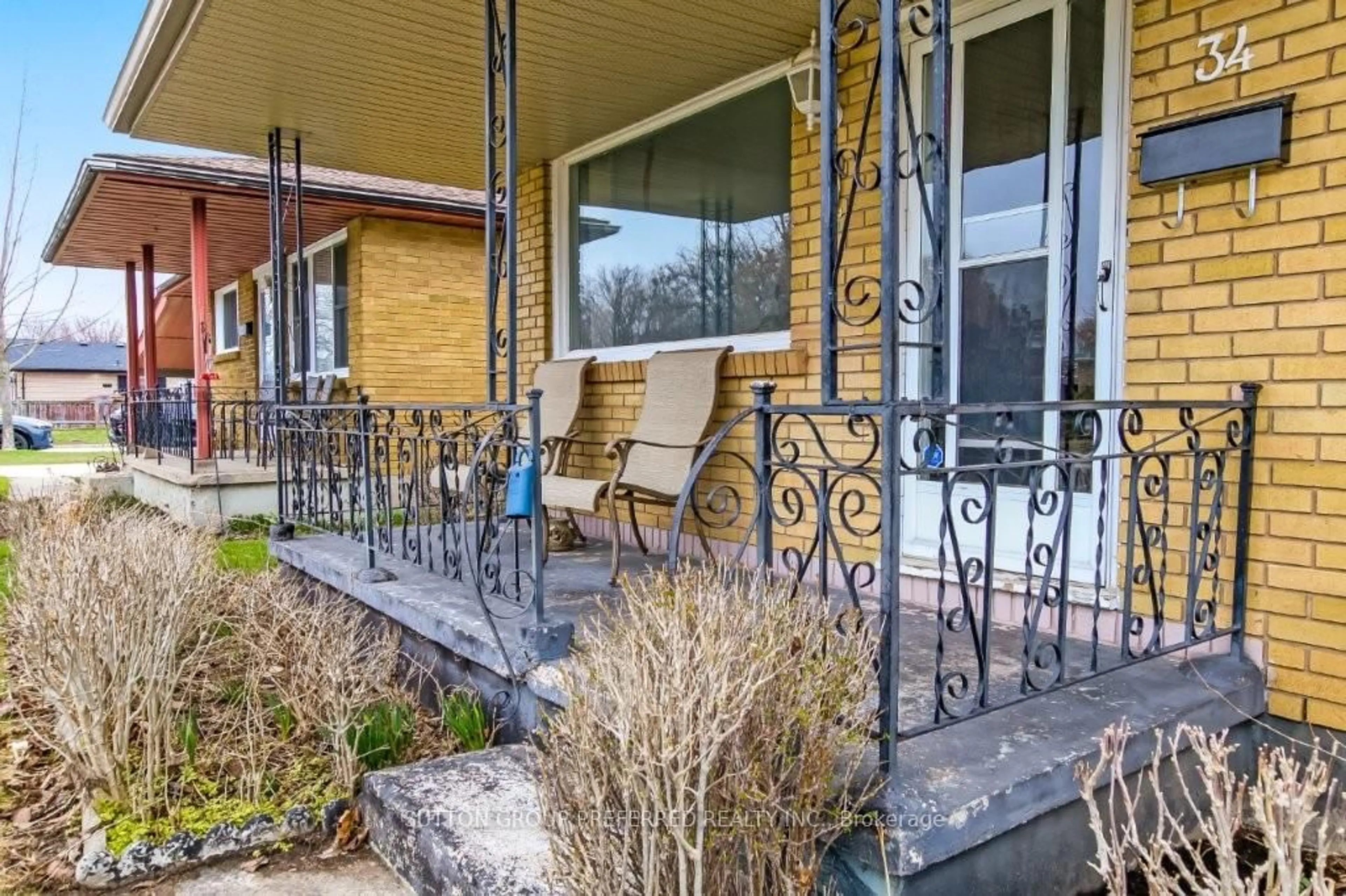 Patio, street for 34 Wexford Ave, London East Ontario N5V 1L7