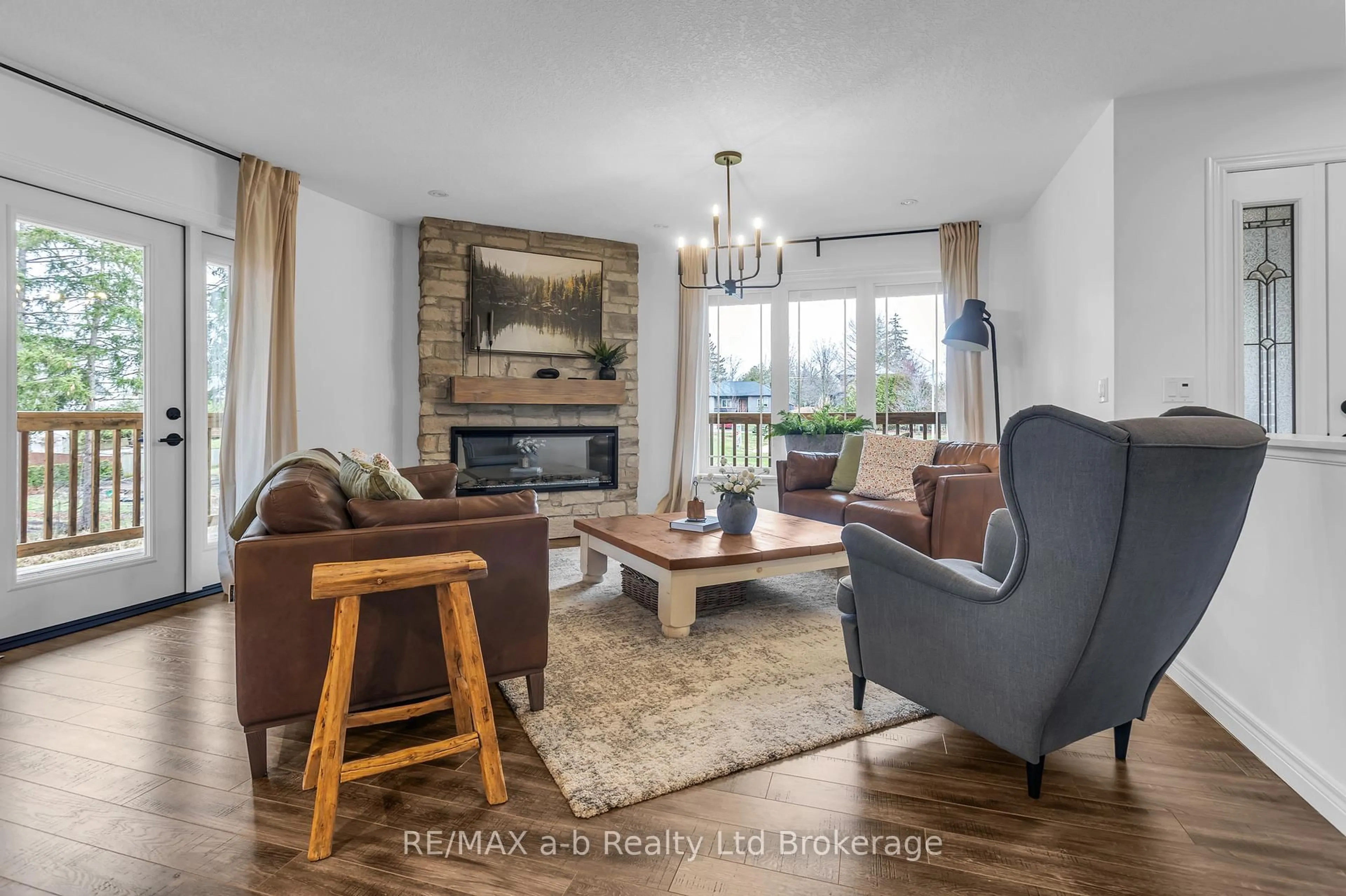 Living room with furniture, wood/laminate floor for 54 Albert St, Norwich Ontario N0J 1P0