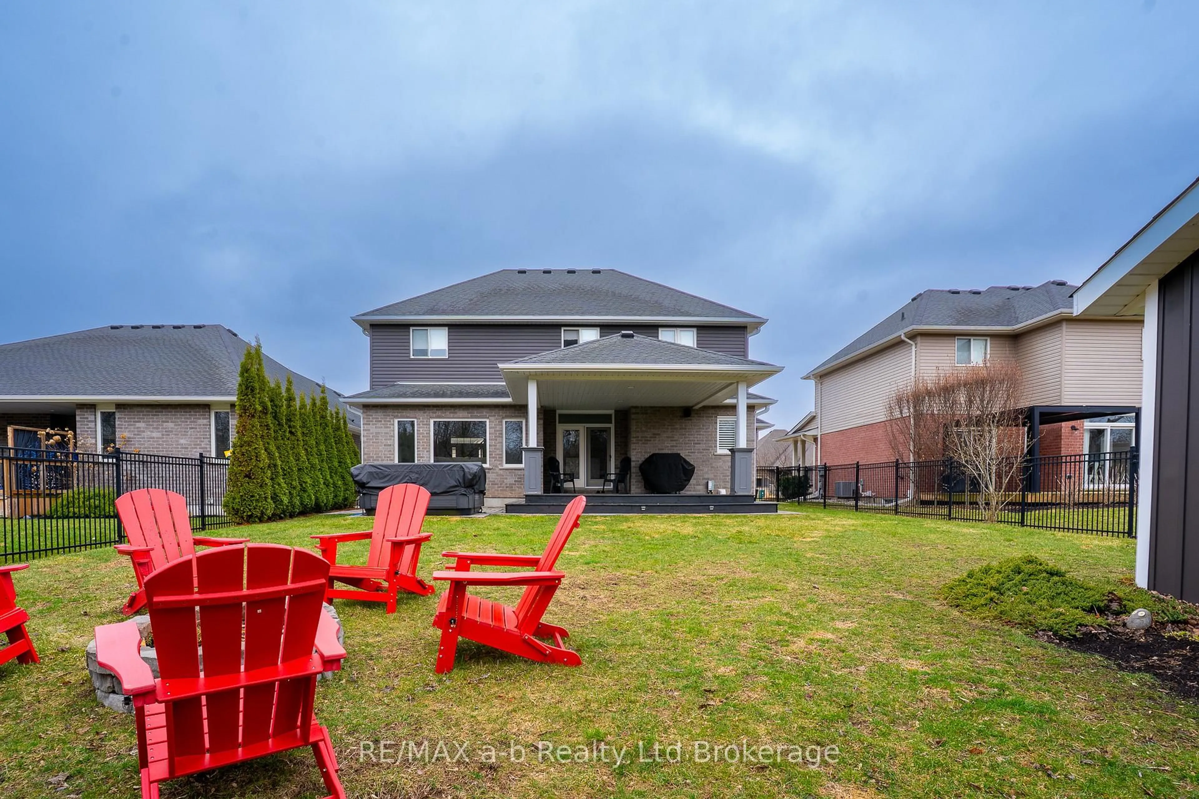 Patio, unknown for 30 Brookside Lane, Tillsonburg Ontario N4G 0A1