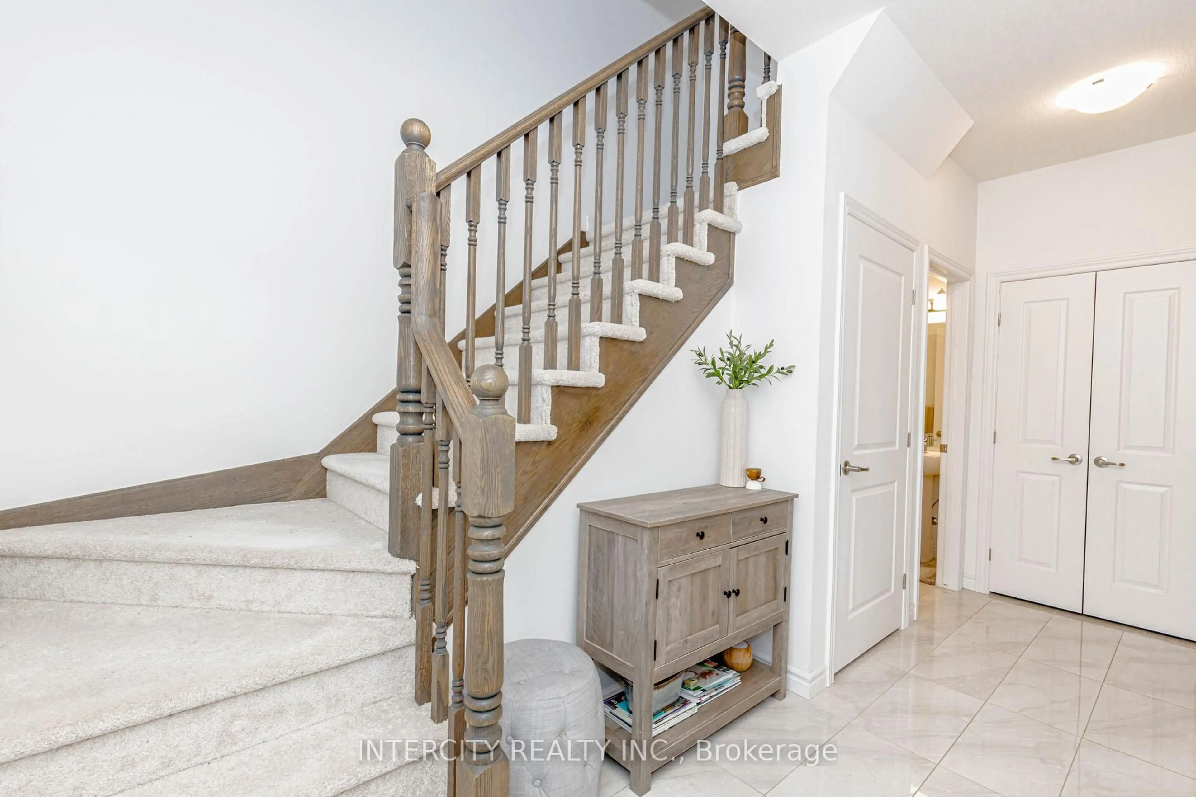 Unknown for 4 Elkington Lane, Brantford Ontario N3T 0T5