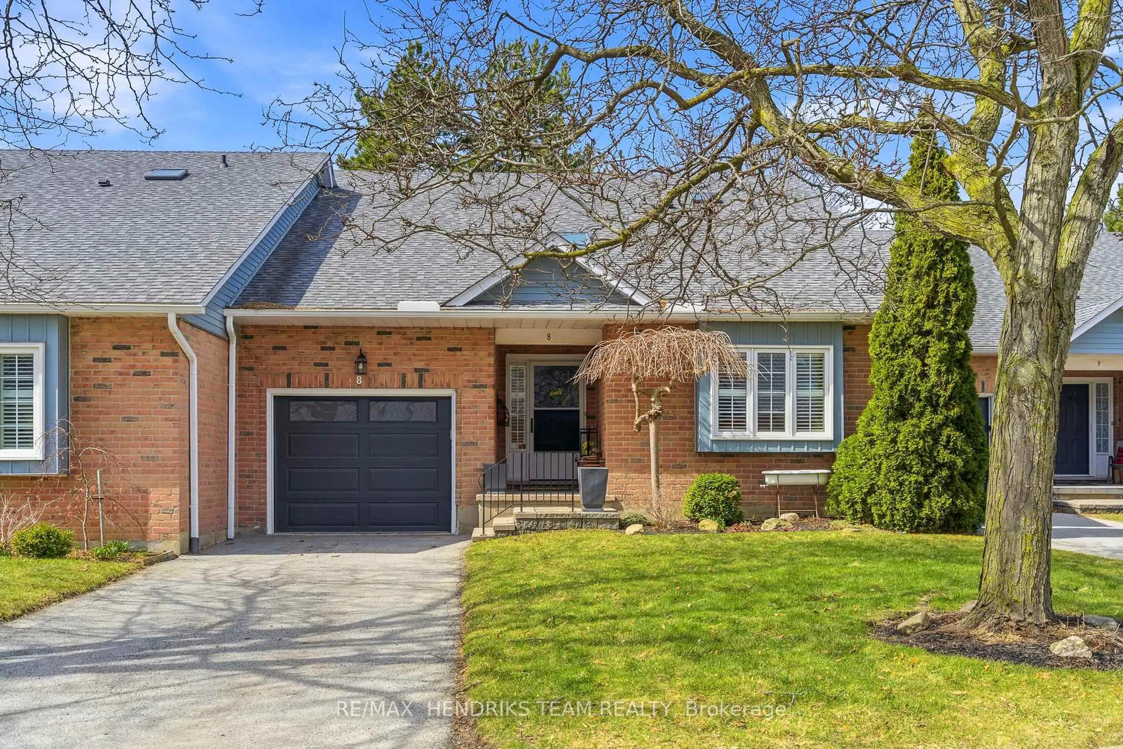 Home with brick exterior material, street for 10 Elderwood Dr #8, St. Catharines Ontario L2S 3G4