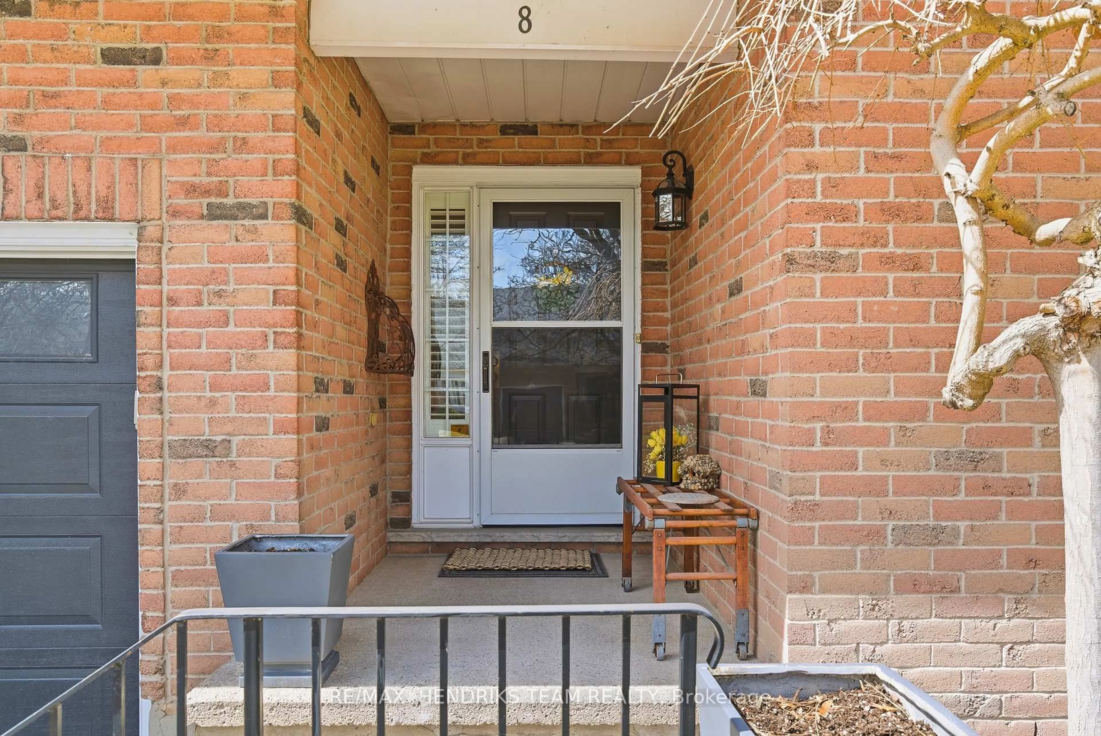 Indoor entryway for 10 Elderwood Dr #8, St. Catharines Ontario L2S 3G4