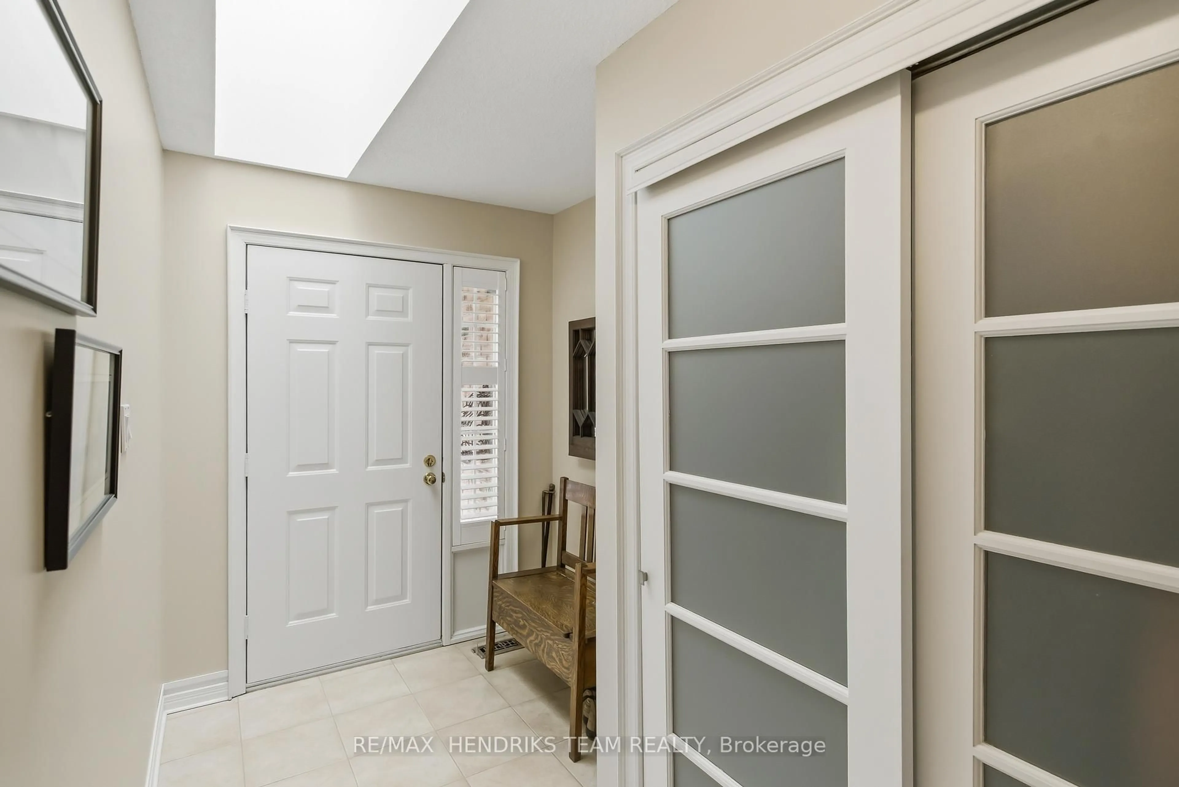 Indoor entryway for 10 Elderwood Dr #8, St. Catharines Ontario L2S 3G4