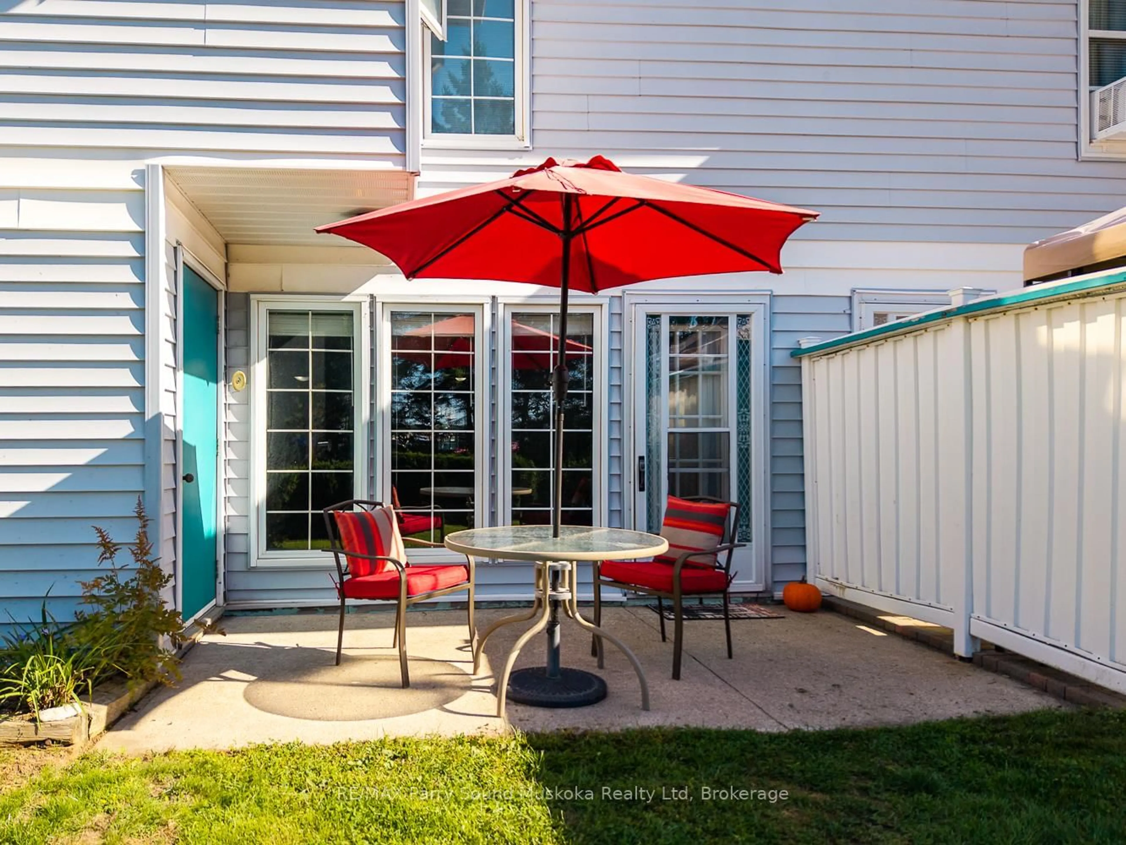 Patio, street for 18 Georgian Bay Ave, Parry Sound Ontario P2A 3B2