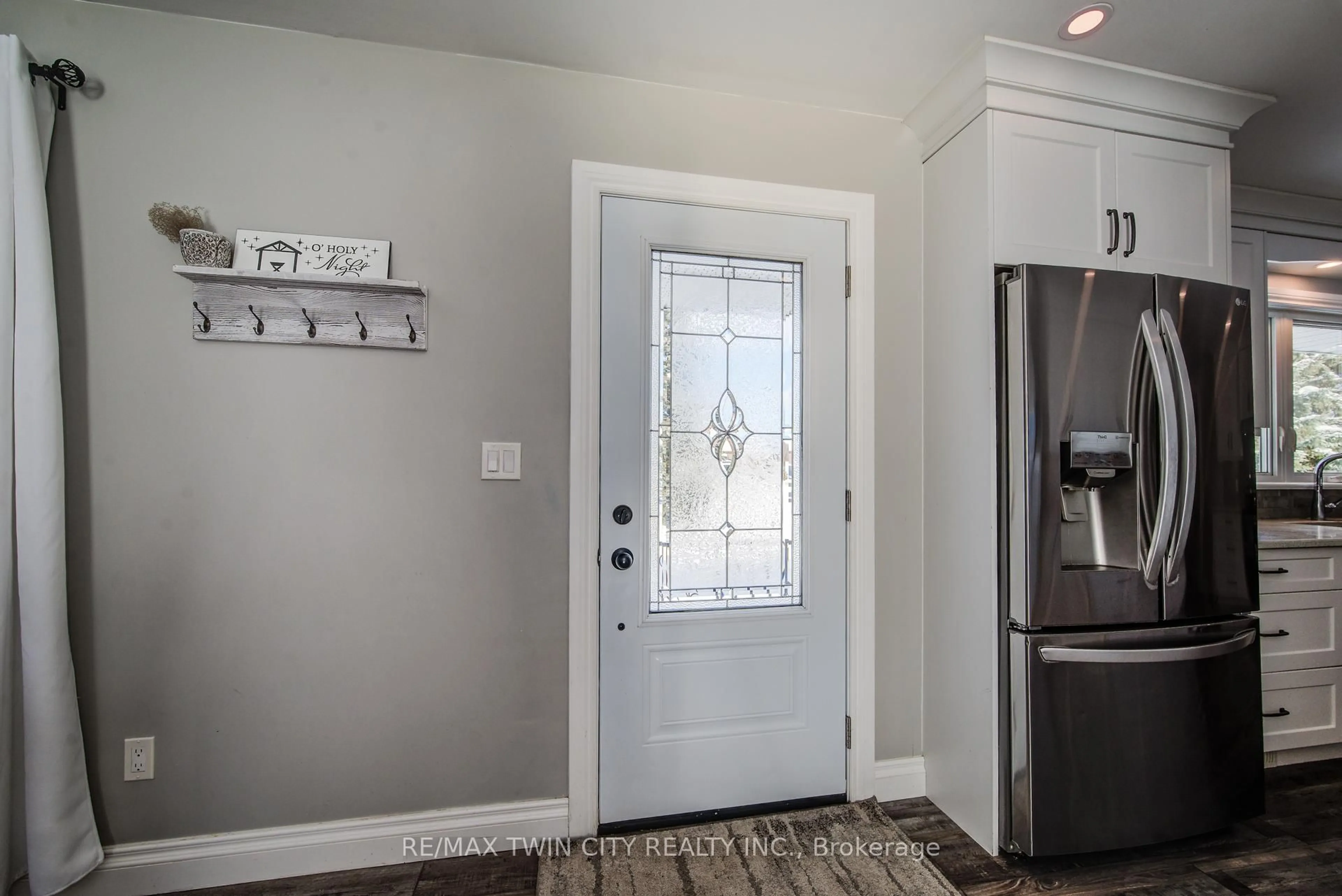 Indoor entryway for 59 Washington St, Blandford-Blenheim Ontario N0J 1B0