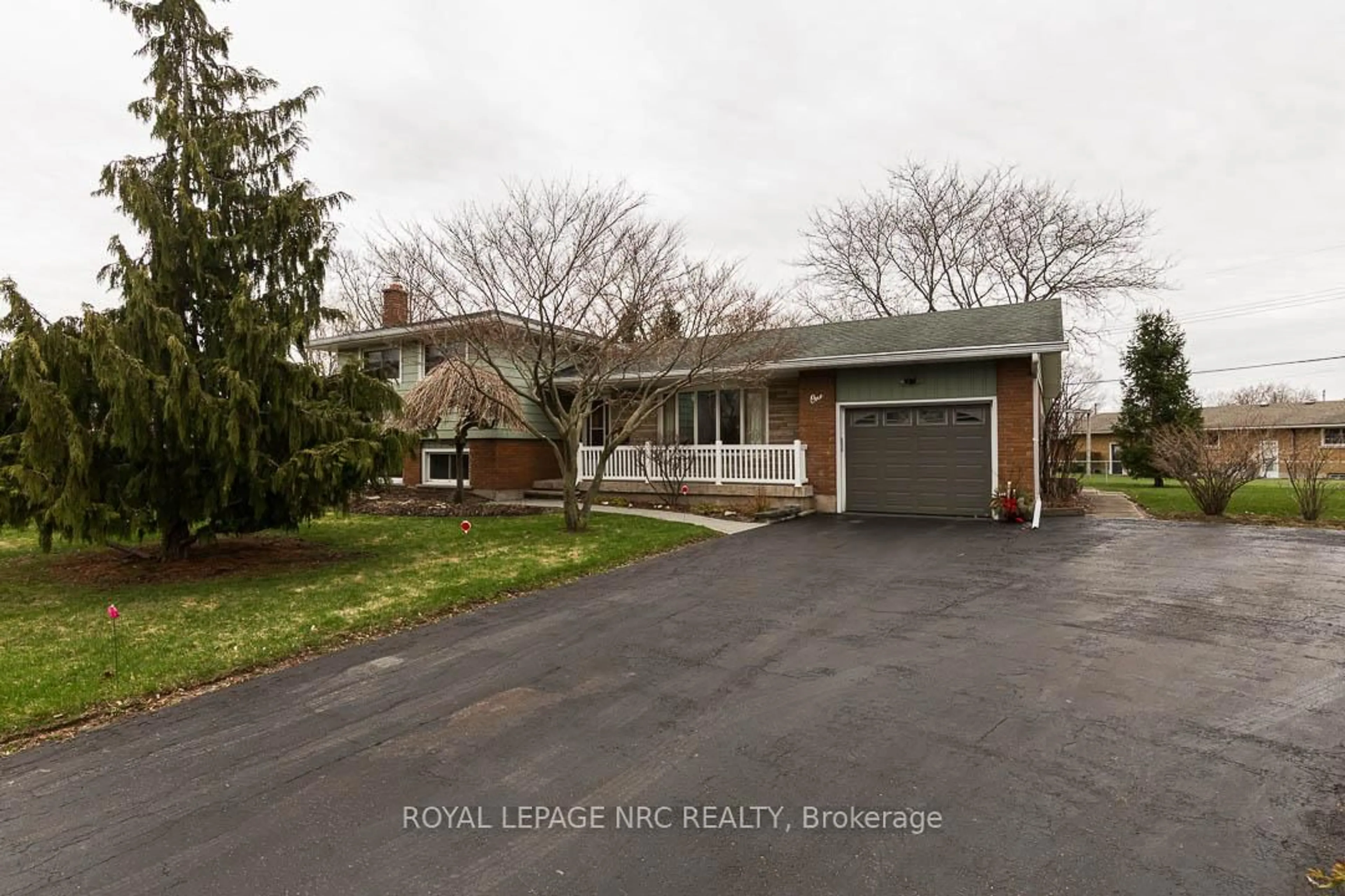 Unknown for 1 Heather Crt, Welland Ontario L3C 4P6