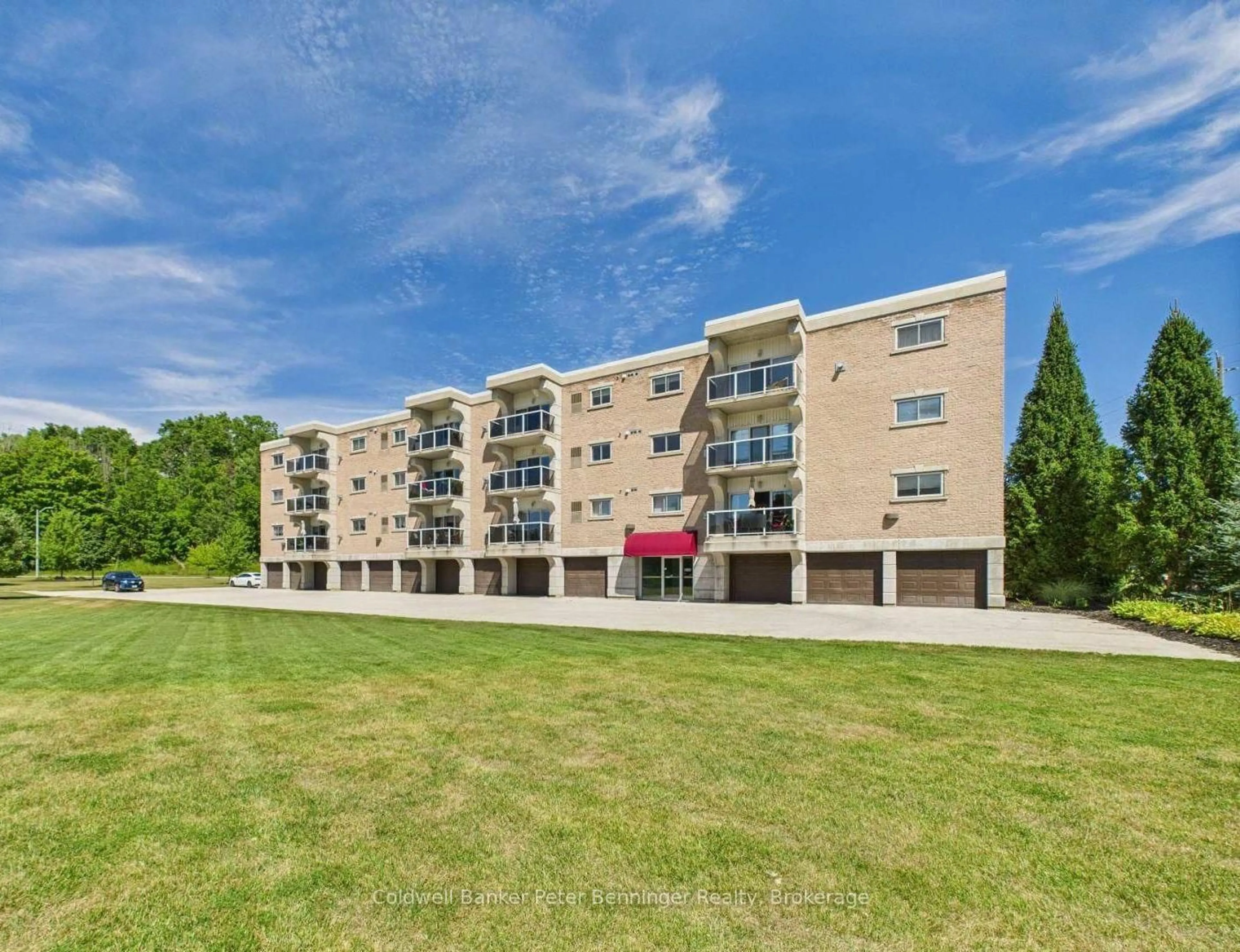 A pic from outside/outdoor area/front of a property/back of a property/a pic from drone, building for 125 William St #402, Brockton Ontario N0G 2V0