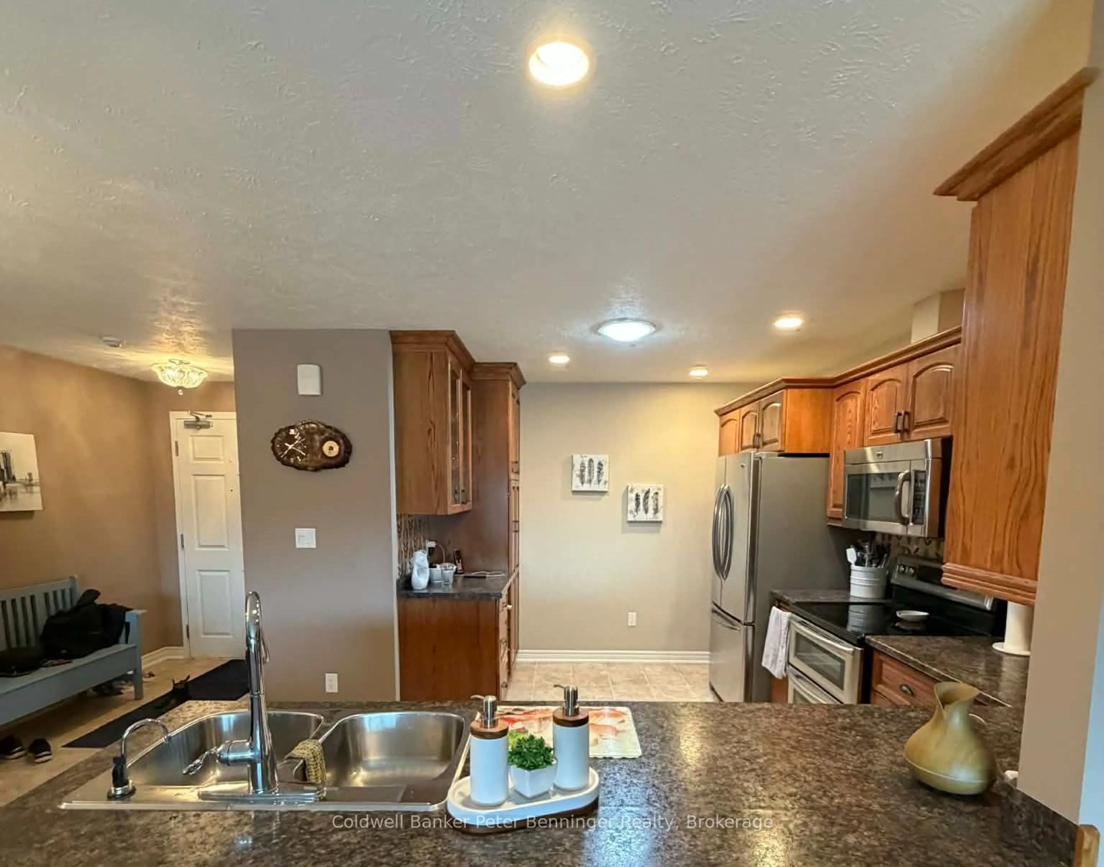 Open concept kitchen, ceramic/tile floor for 125 William St #402, Brockton Ontario N0G 2V0