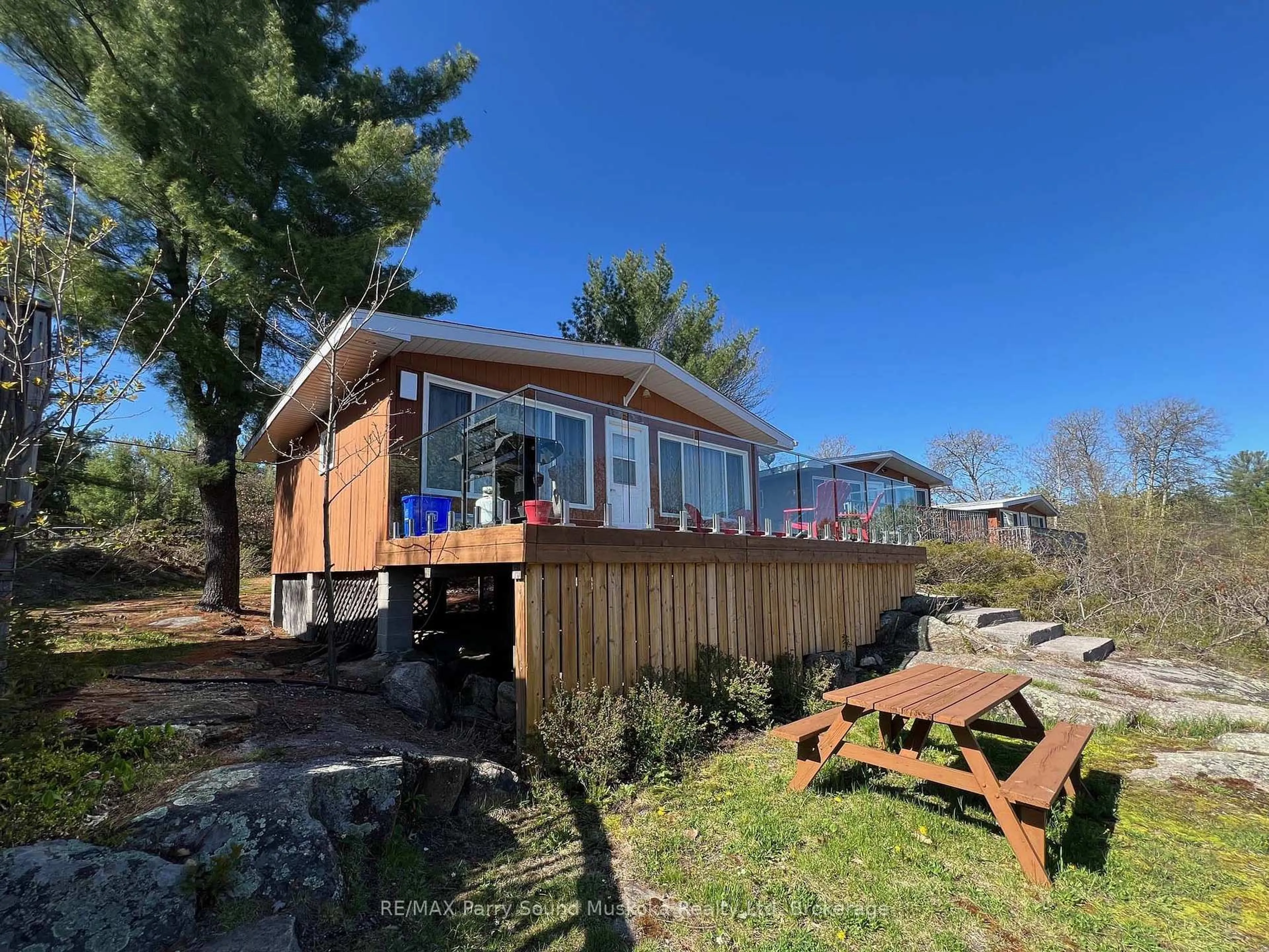 A pic from outside/outdoor area/front of a property/back of a property/a pic from drone, unknown for 3-111 NORTH SHORE Rd #4, Lvl 1, The Archipelago Ontario P0G 1K0