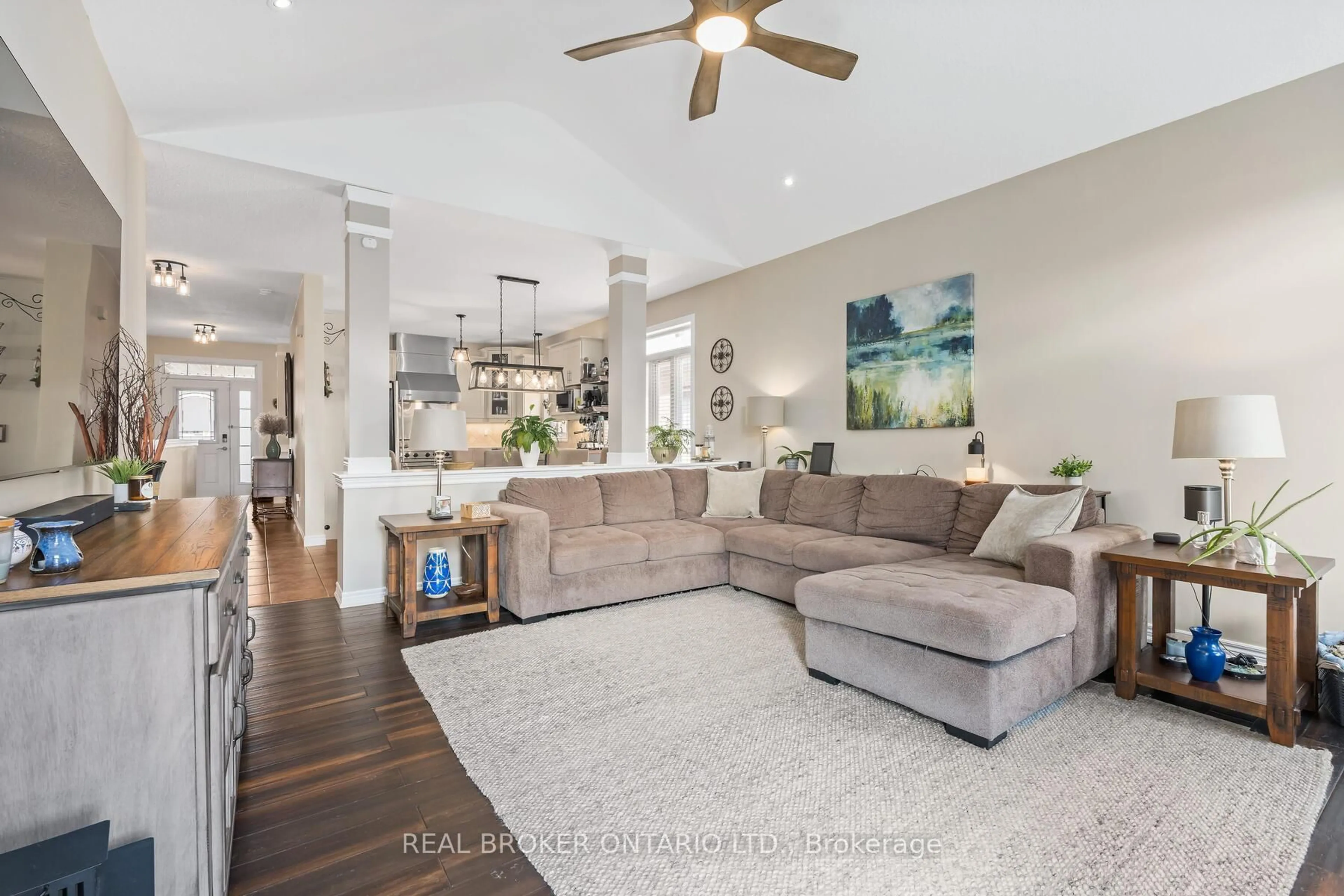 Living room with furniture, unknown for 113 Hayward Crt, Guelph/Eramosa Ontario N0B 2K0