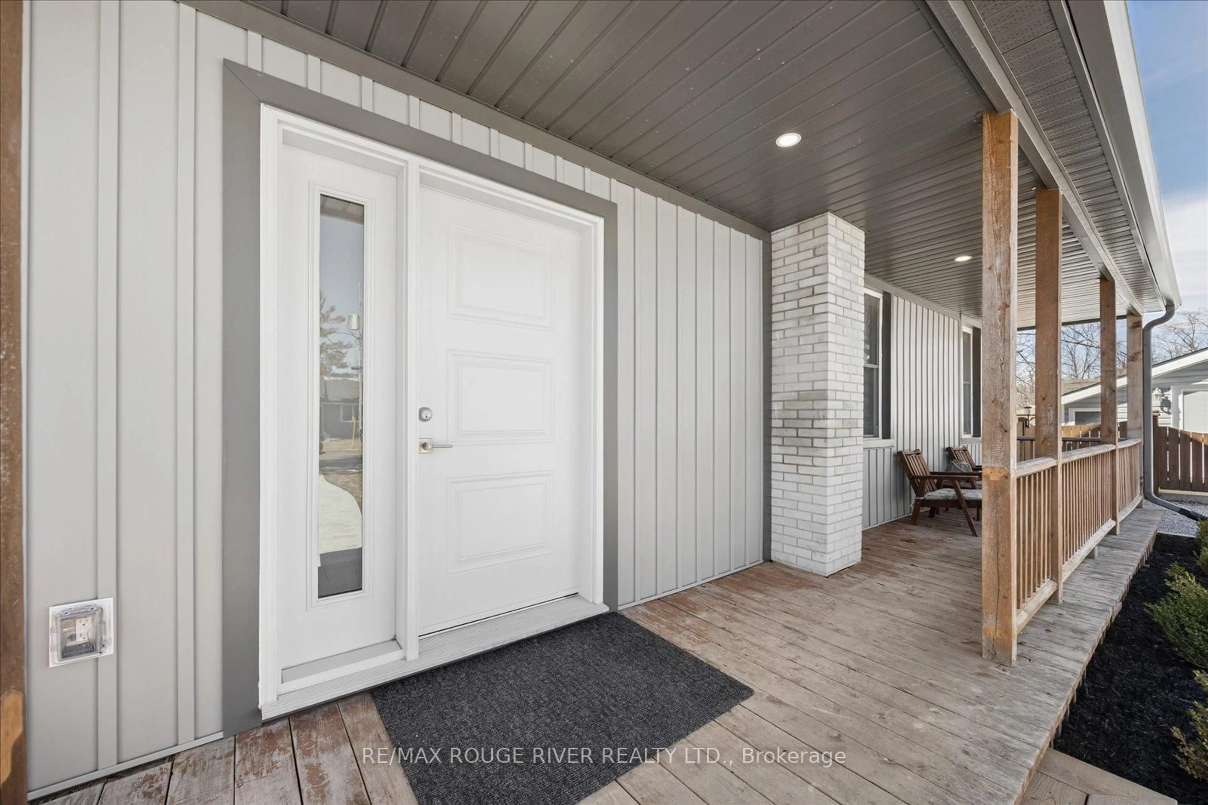 Indoor entryway for 25 Matilda St, Kawartha Lakes Ontario K0M 2C0