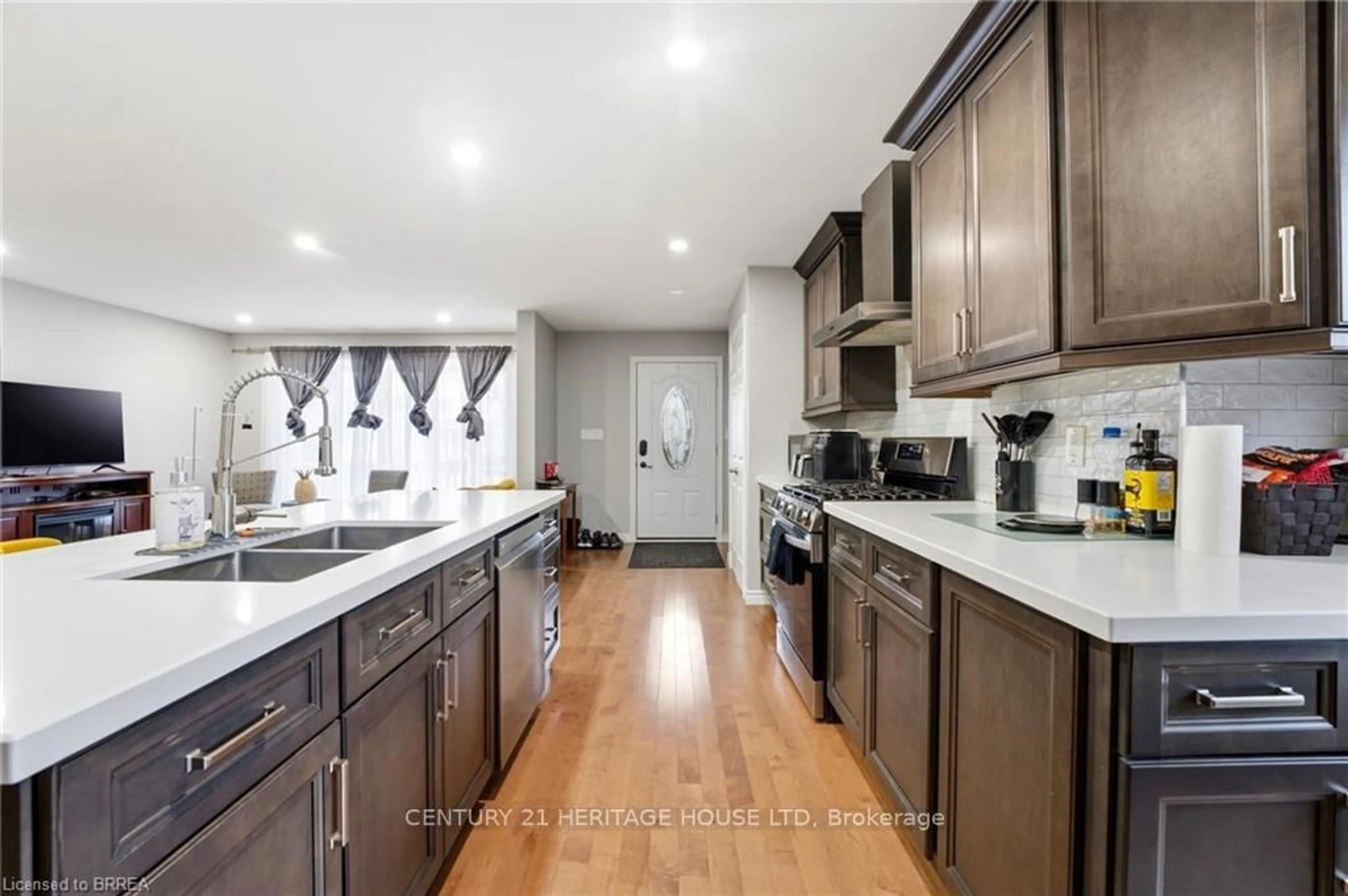 Open concept kitchen, ceramic/tile floor for 179 Banbury Rd, Brantford Ontario N3P 1E6