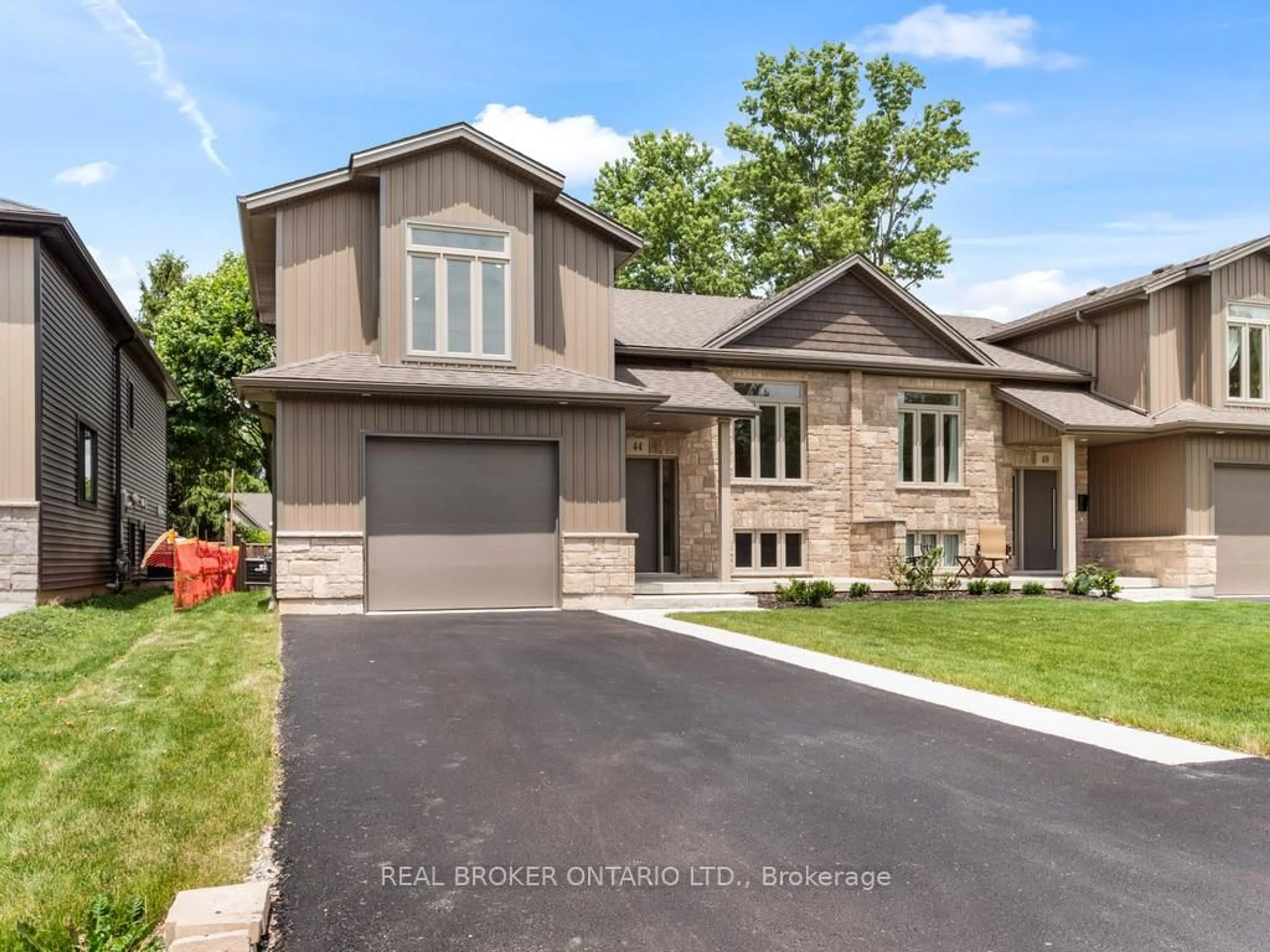 Home with brick exterior material, street for 44 Topham Blvd, Welland Ontario L3C 3G2