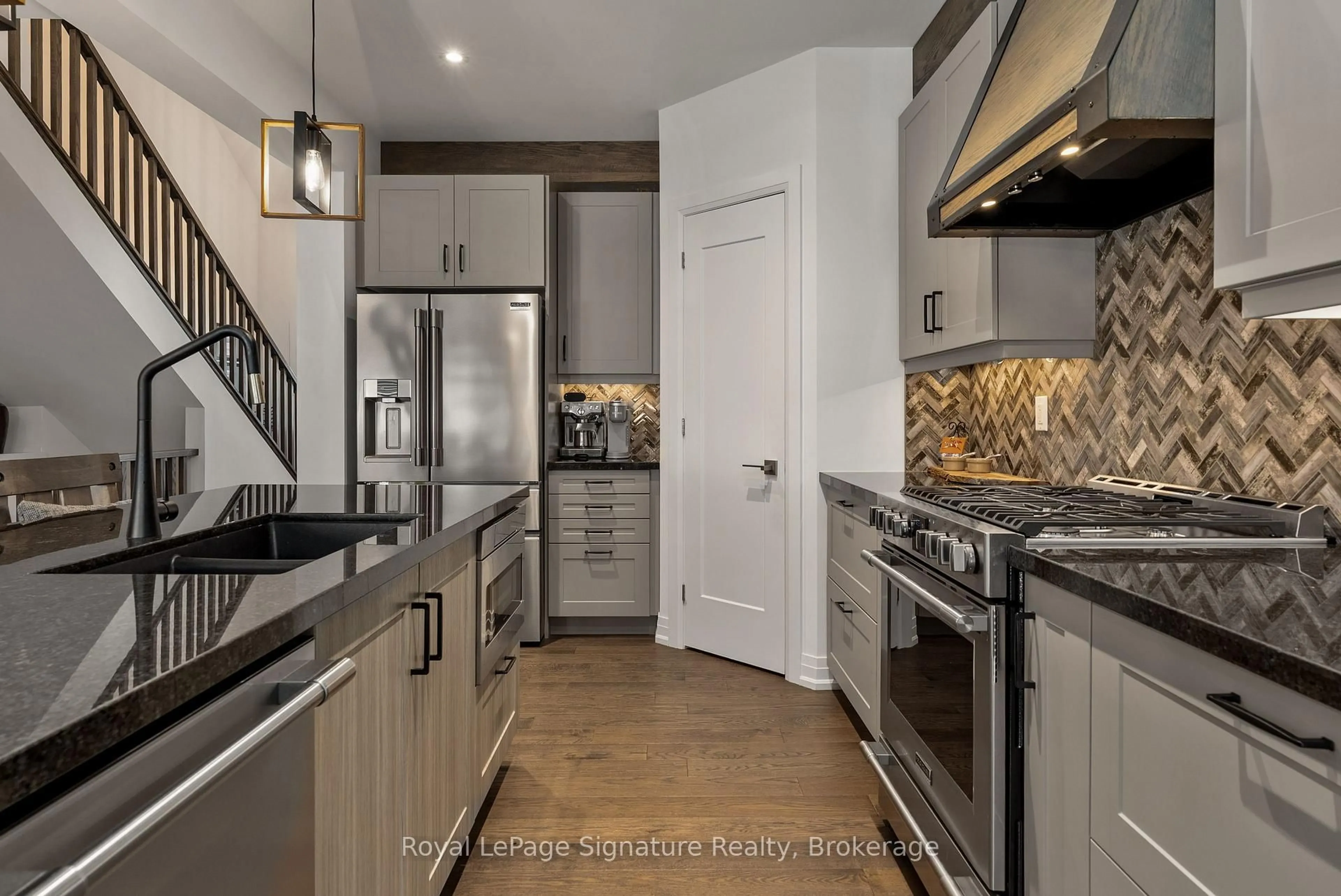 Contemporary kitchen, ceramic/tile floor for 104 CLIPPERS Lane, Blue Mountains Ontario N0H 2P0