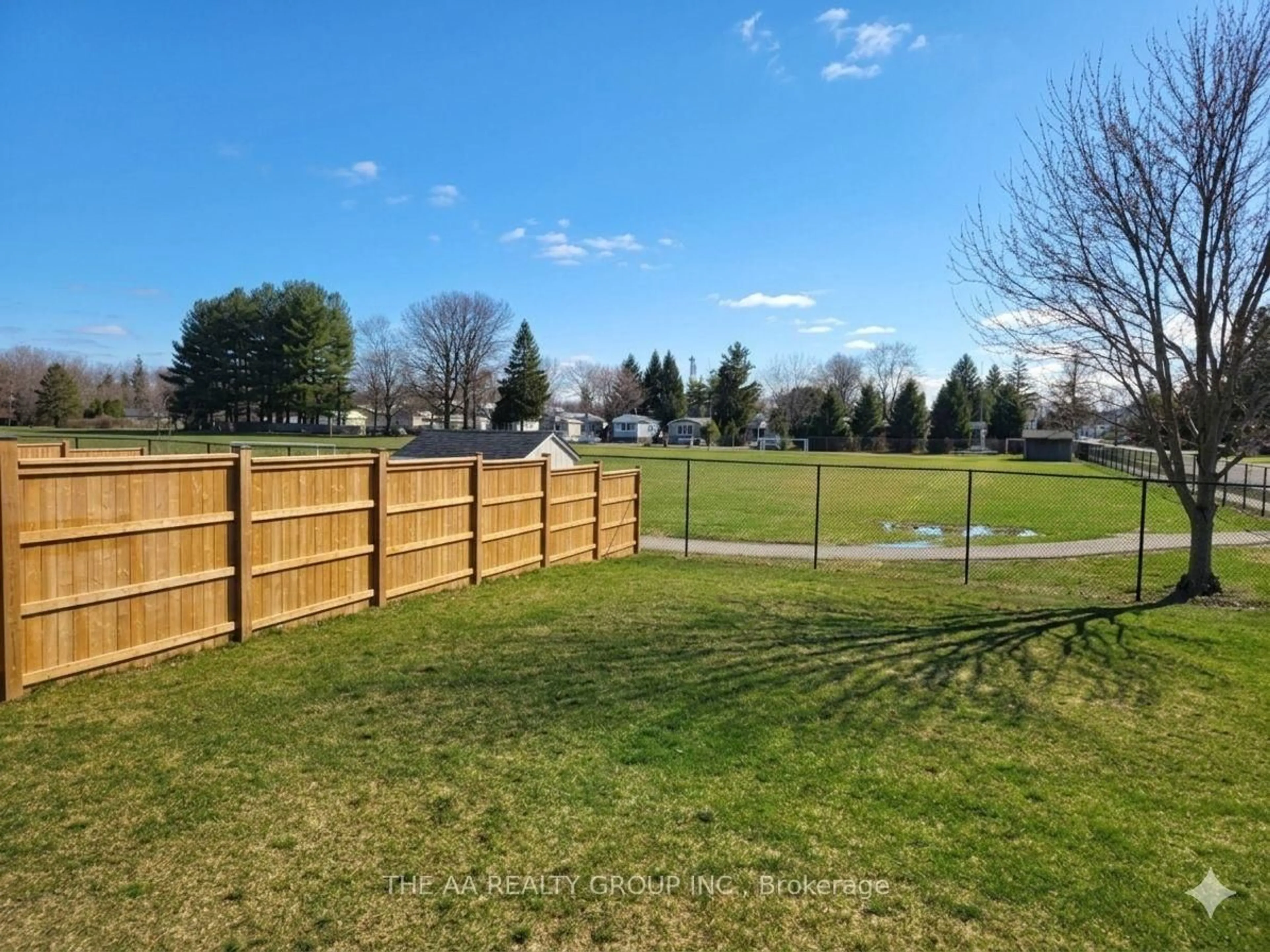 A pic from outside/outdoor area/front of a property/back of a property/a pic from drone, mountain view for 187 Foxborough Pl, Thames Centre Ontario N0M 2P0