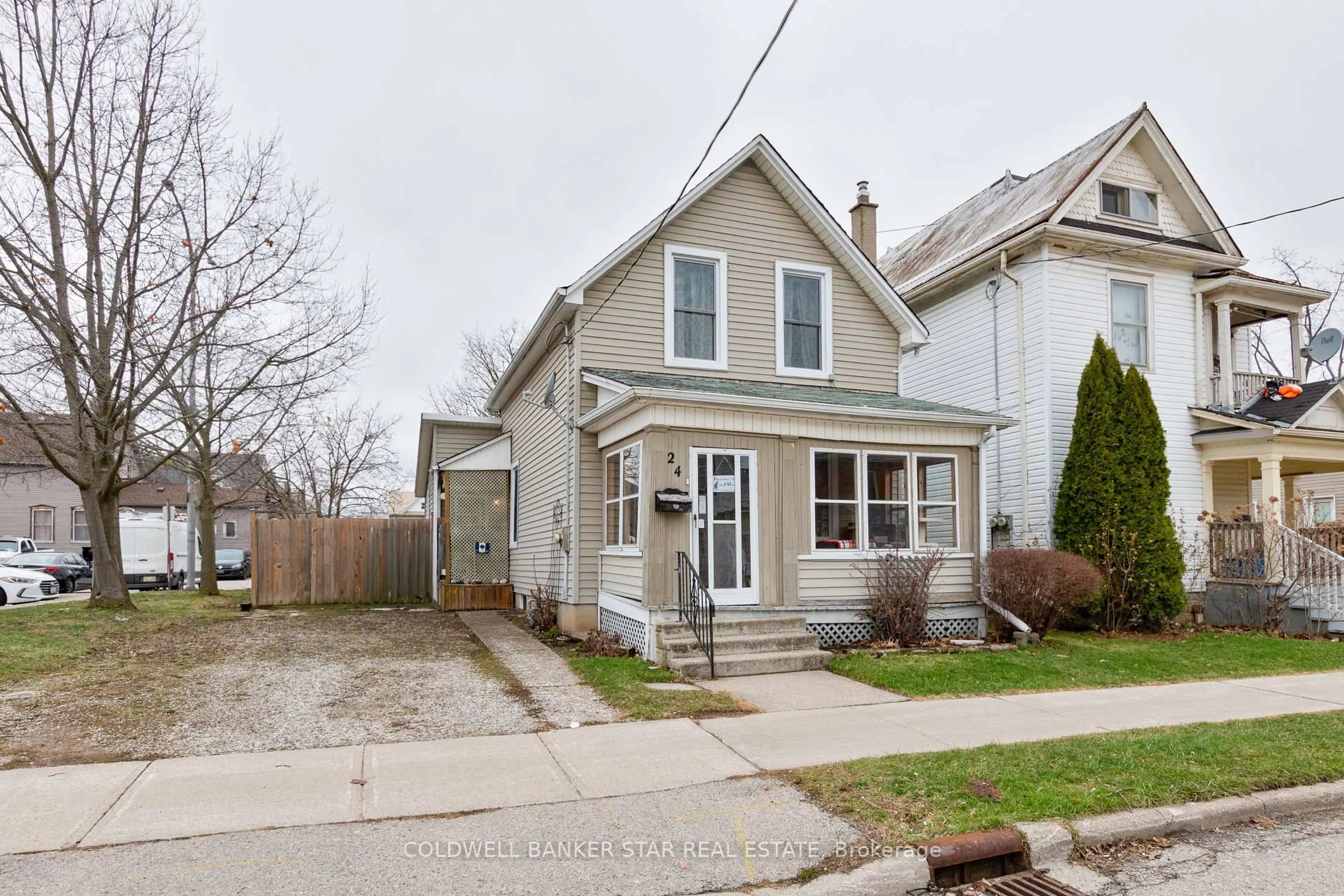 Home with vinyl exterior material, street for 24 Hiawatha St, St. Thomas Ontario N5P 2T2