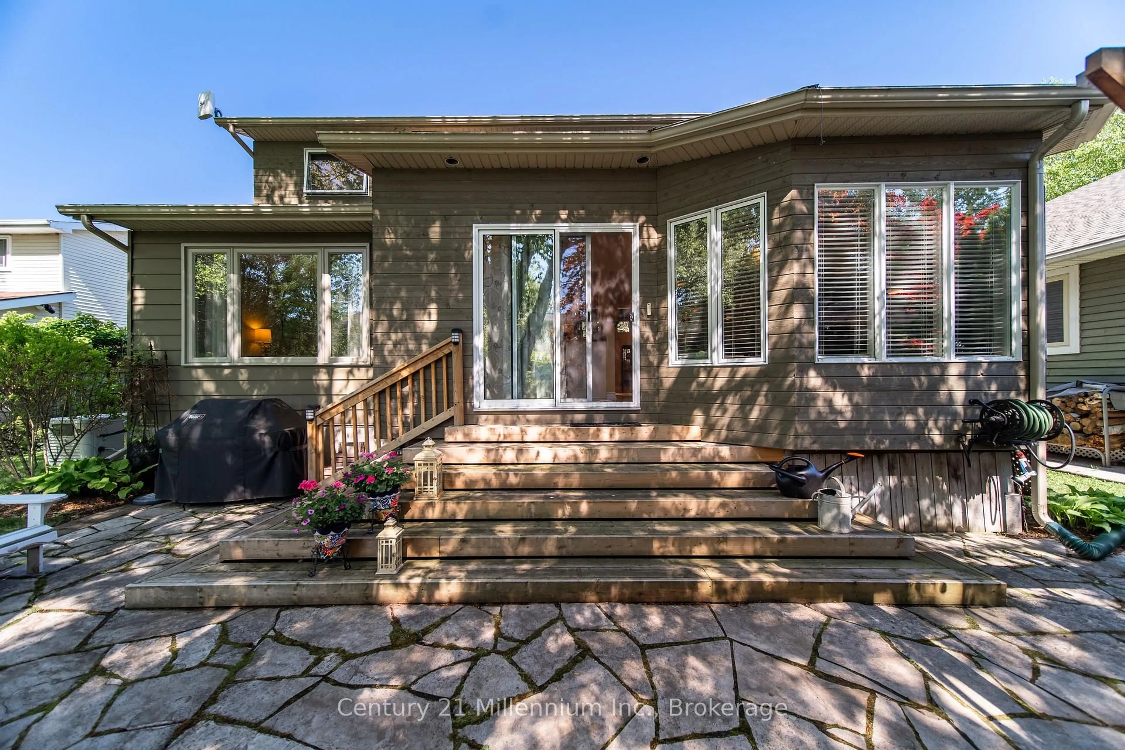 Patio, street for 294 Albert St, Saugeen Shores Ontario N0H 2L0