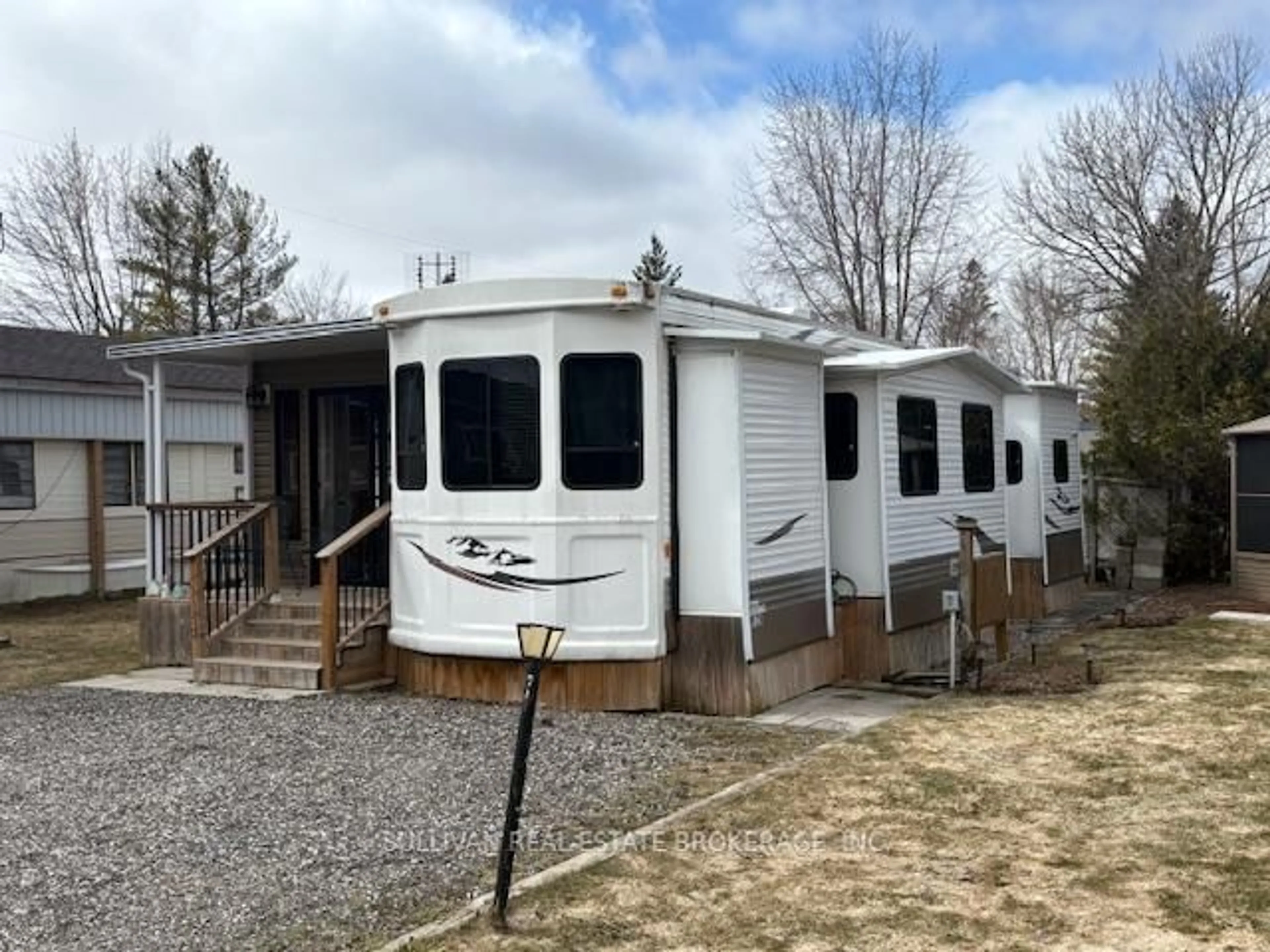 Home with vinyl exterior material, unknown for 2071 FRIENDLY Blvd, Centre Wellington Ontario N1M 2W5