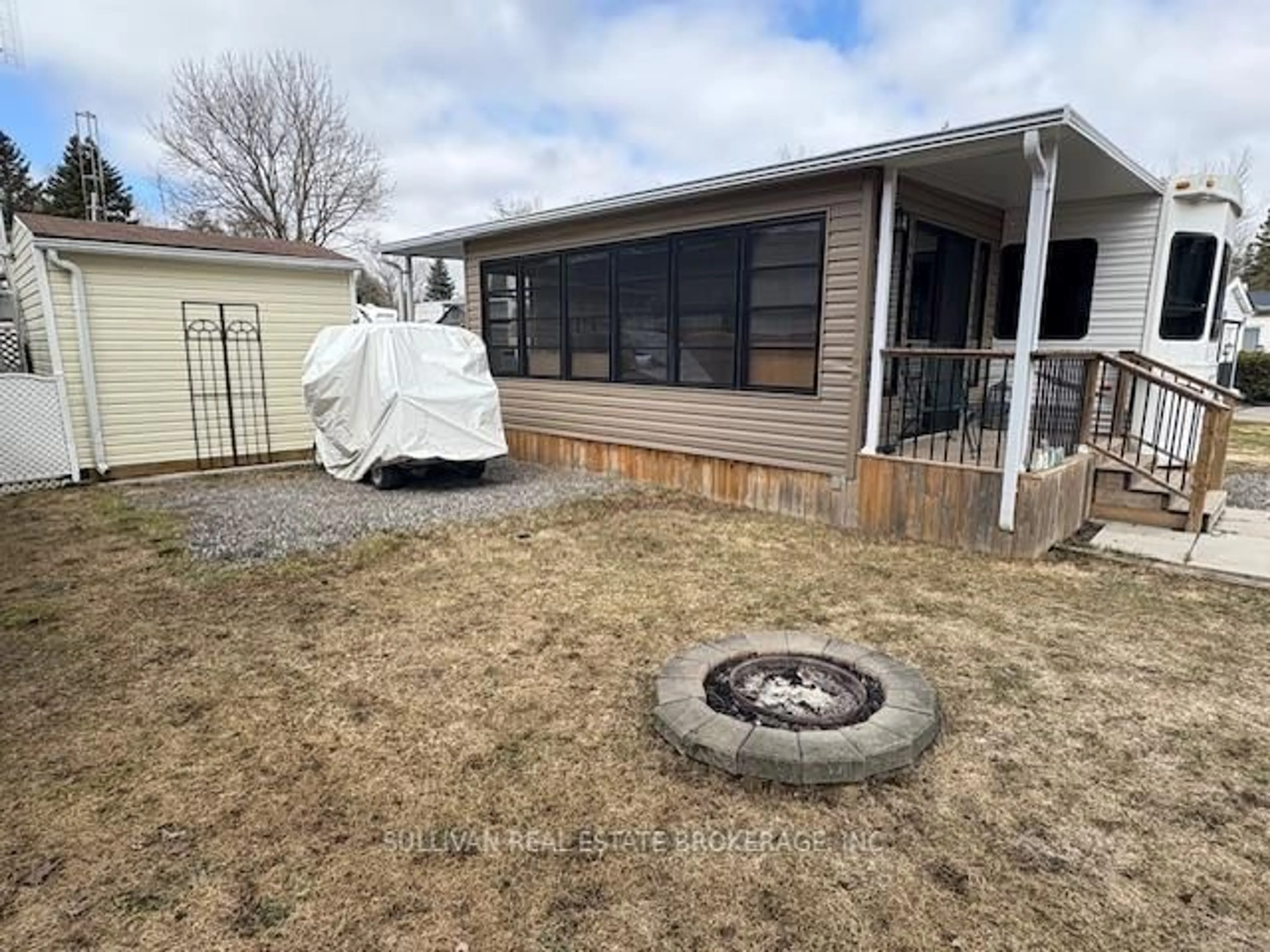 Home with vinyl exterior material, unknown for 2071 FRIENDLY Blvd, Centre Wellington Ontario N1M 2W5