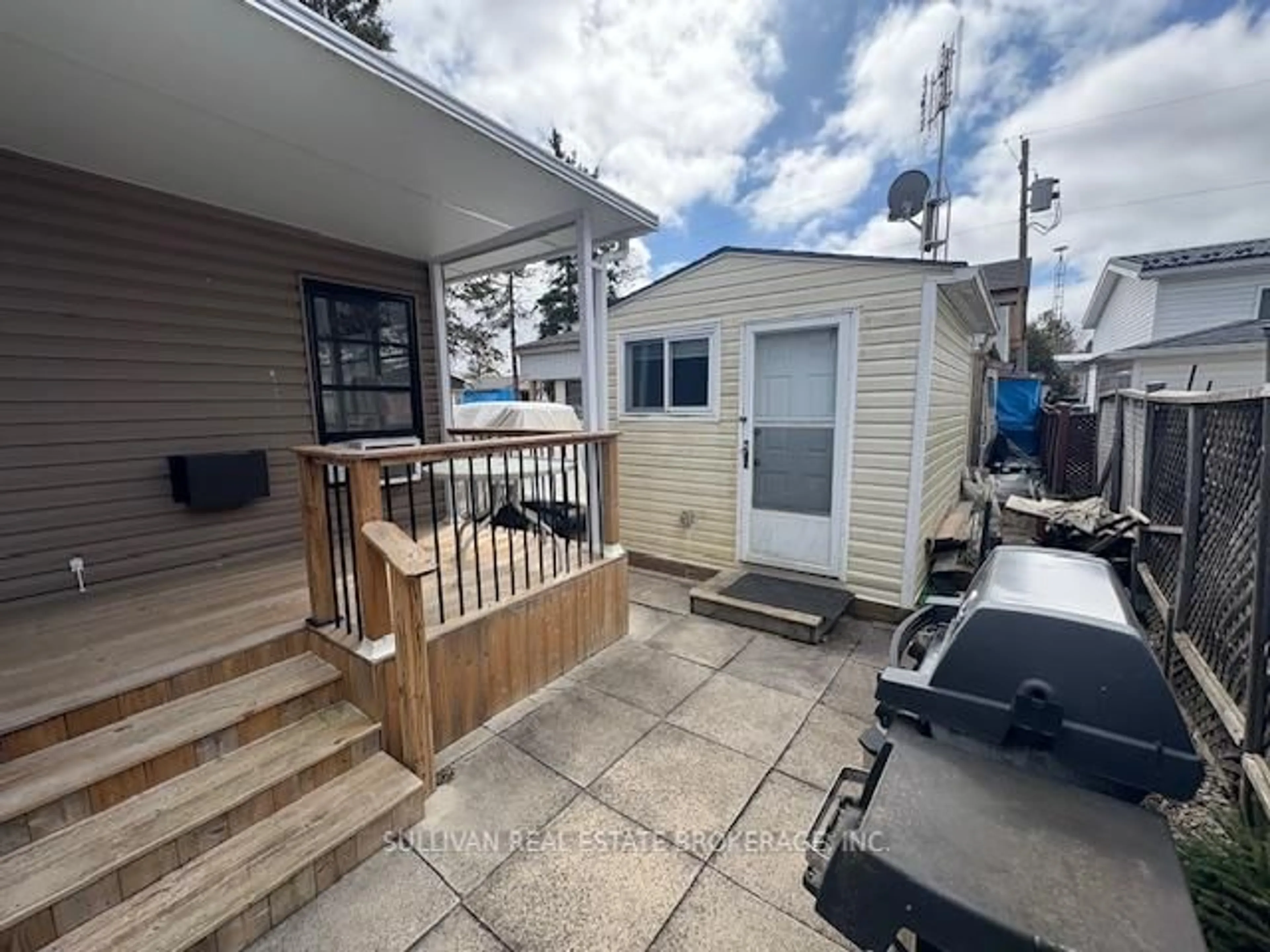 Patio, street for 2071 FRIENDLY Blvd, Centre Wellington Ontario N1M 2W5