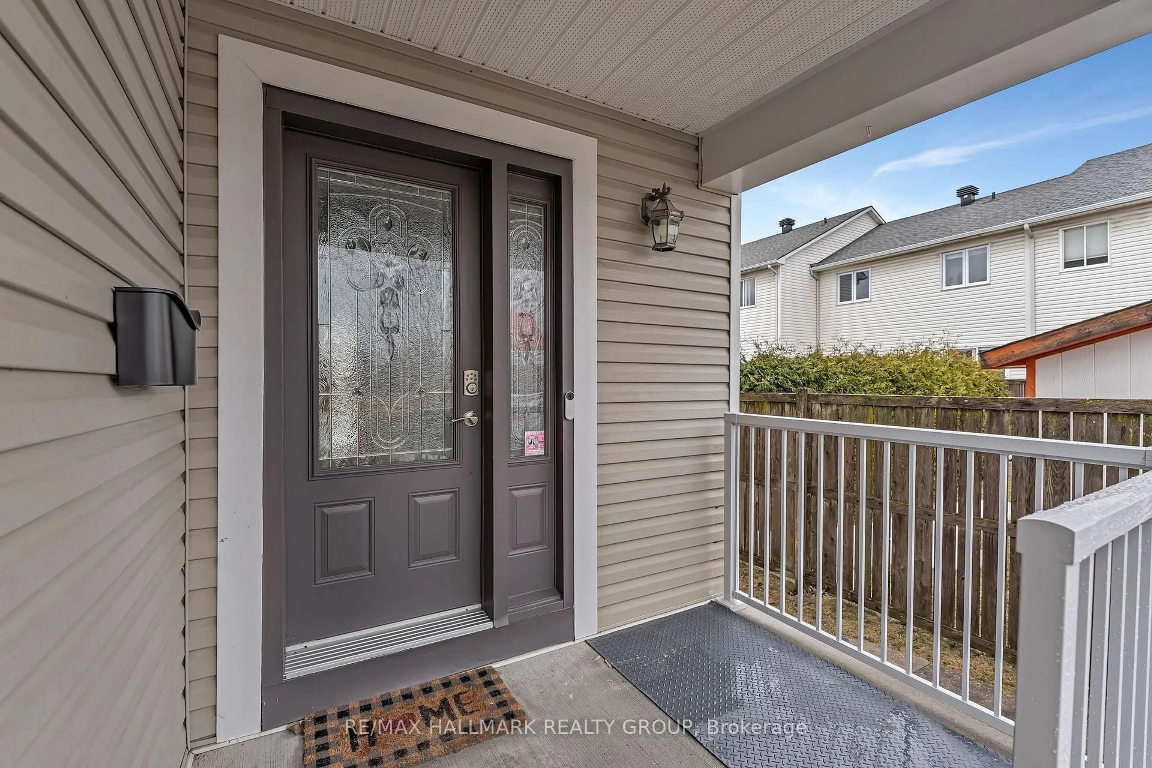 Indoor entryway for 1614 Varennes Blvd, Ottawa Ontario K4A 3Z8