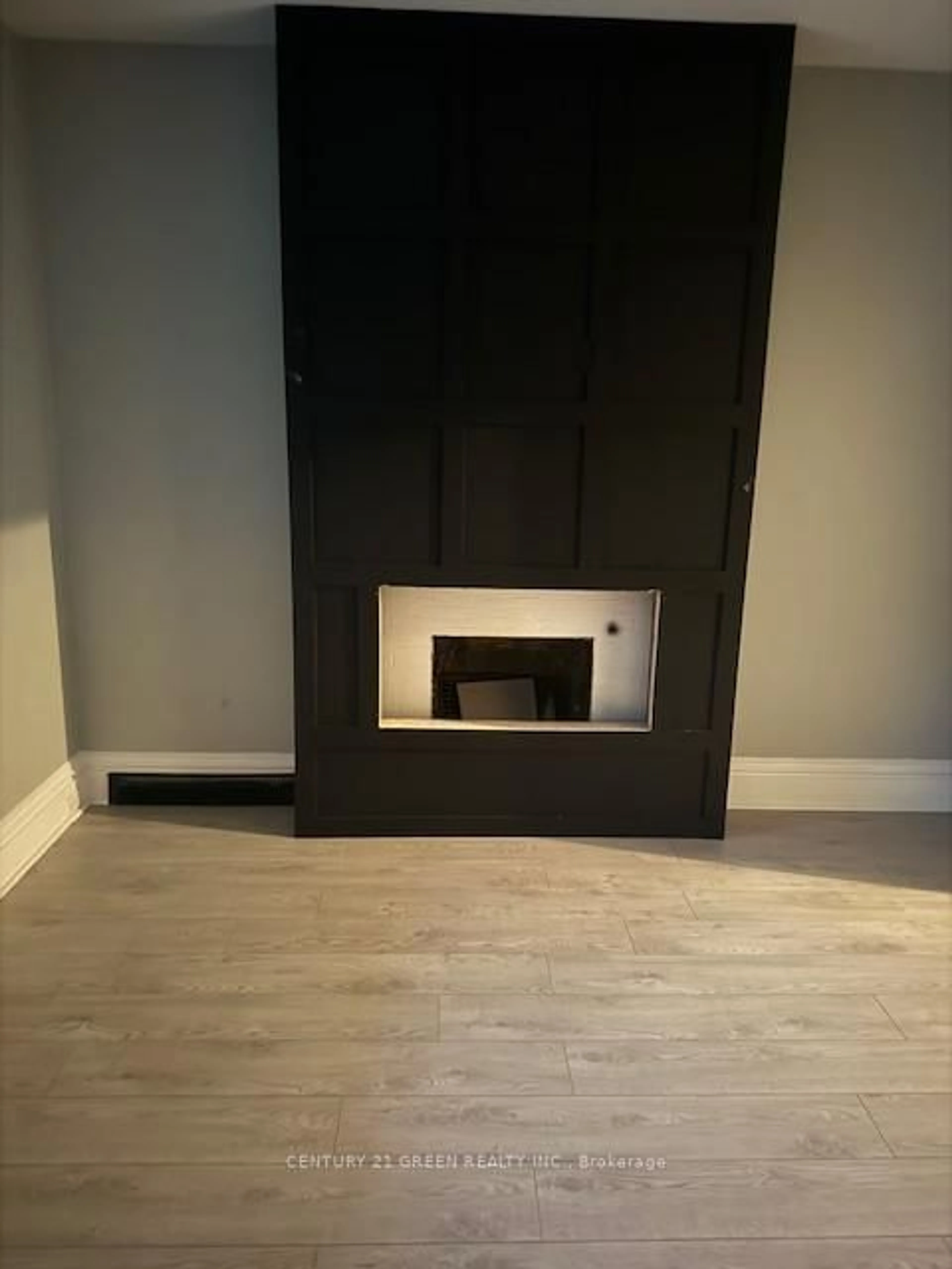 A pic of a room for 37 Gladstone Ave, Hamilton Ontario L8M 2H7